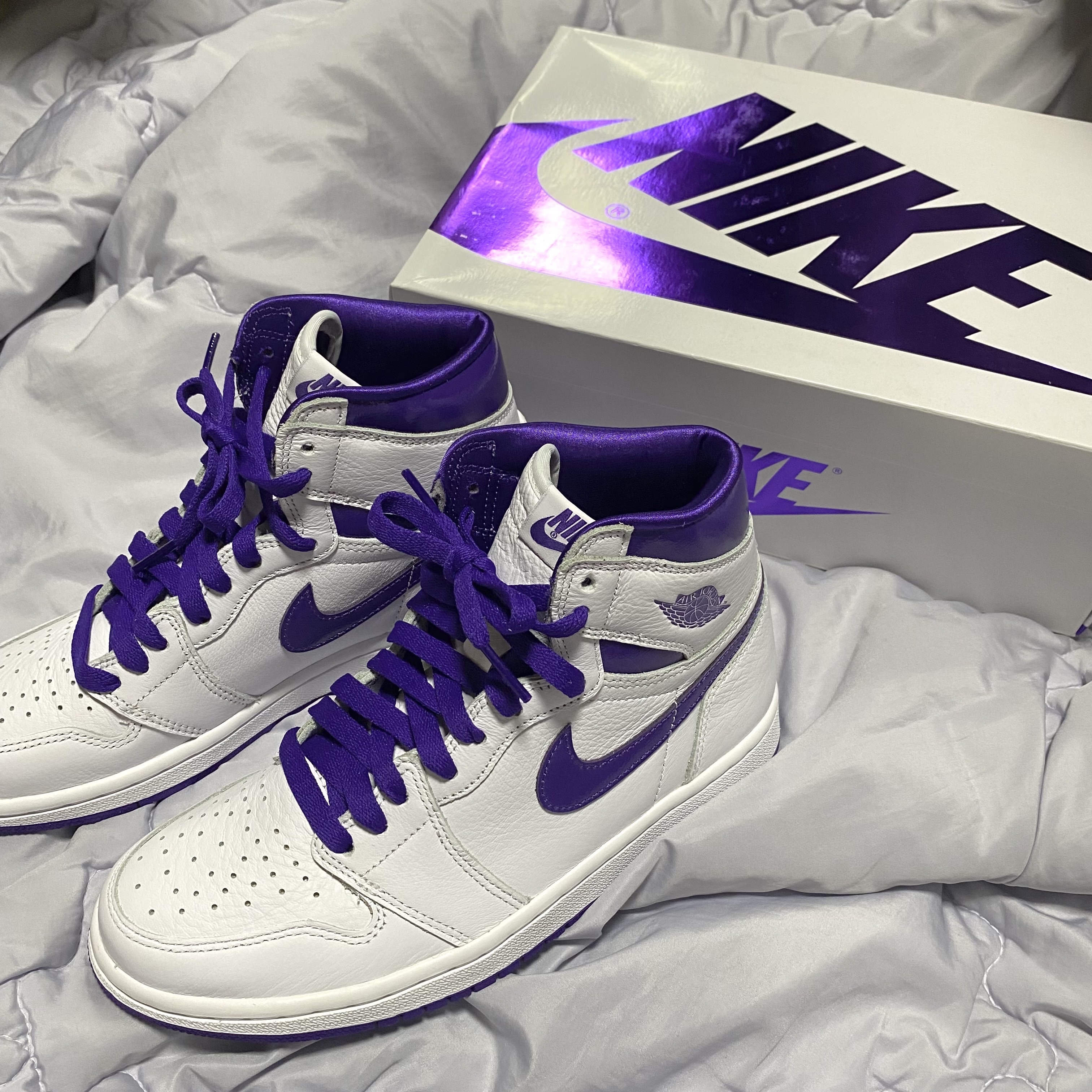 (W) Jordan 1 High OG Court Purple 착용 스타일 - 1