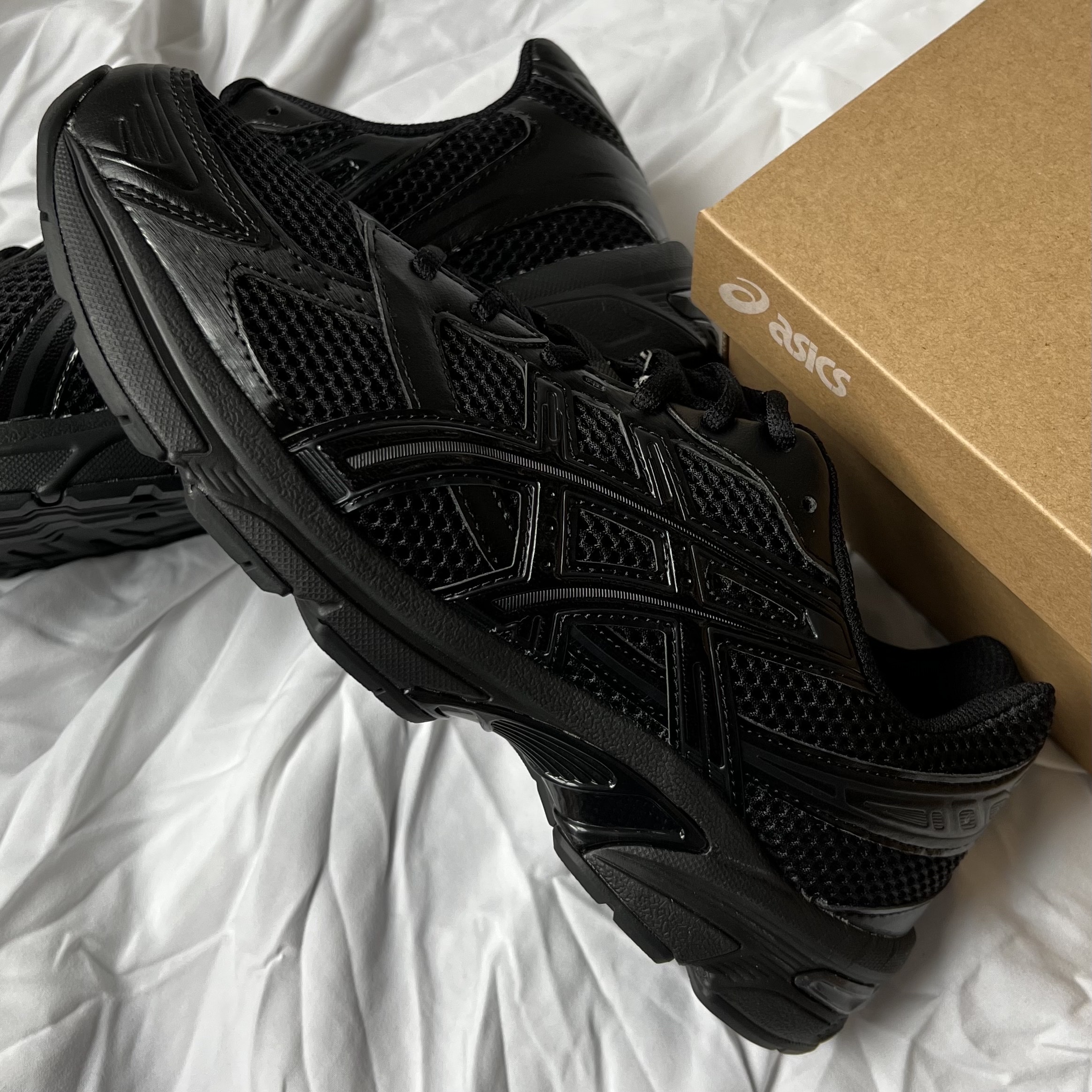 Asics Gel-1130 Black Graphite Grey 착용 스타일 - 2