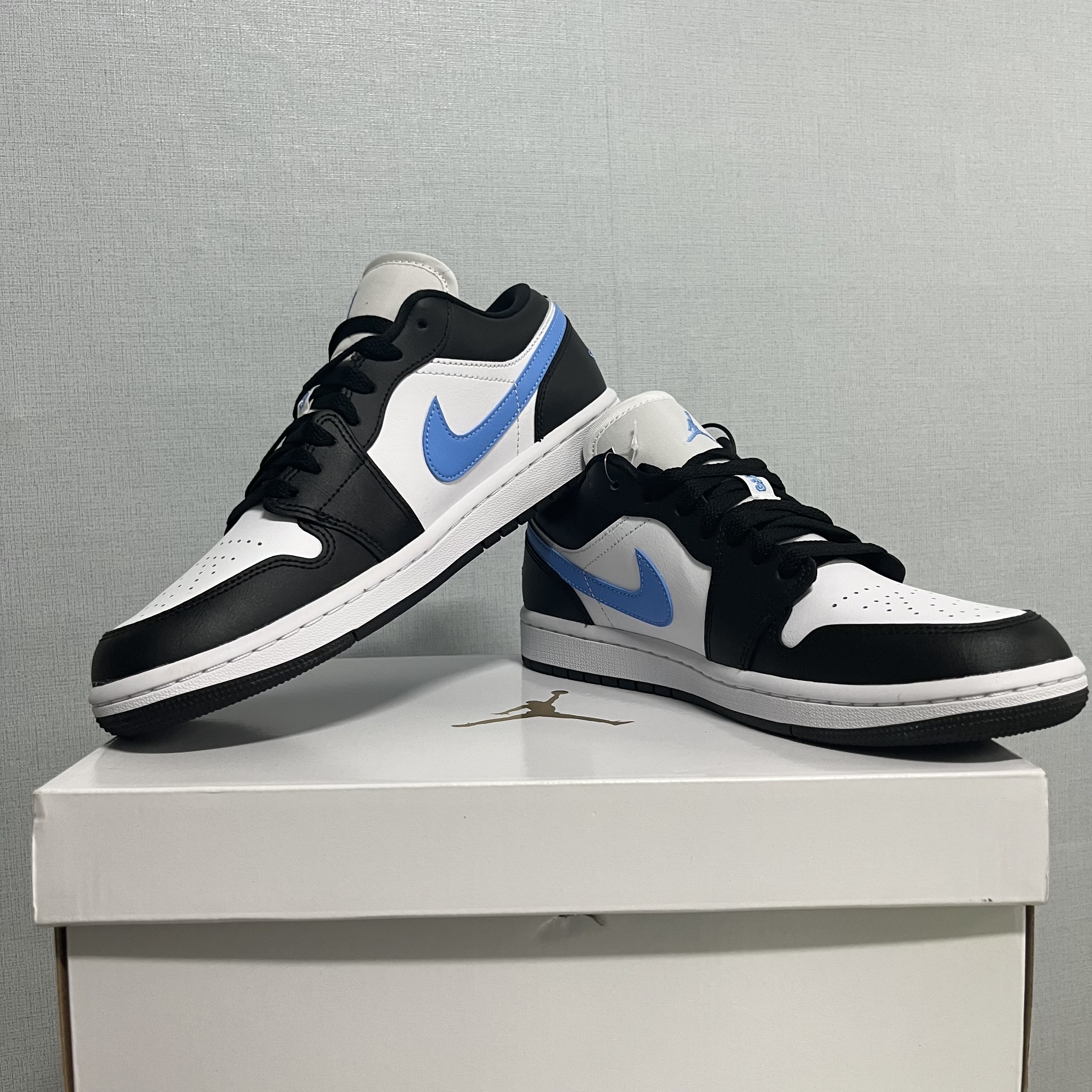 (W) Jordan 1 Low Black University Blue 착용 스타일 - 3