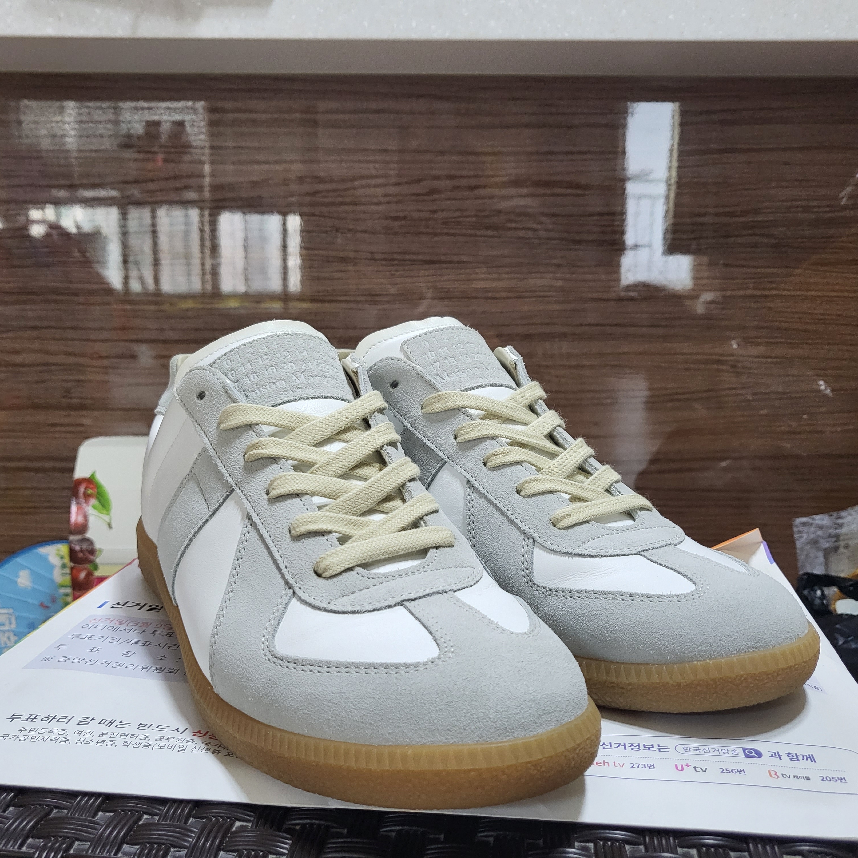 Maison Margiela Calfskin Replica Sneakers 착용 스타일 - 1