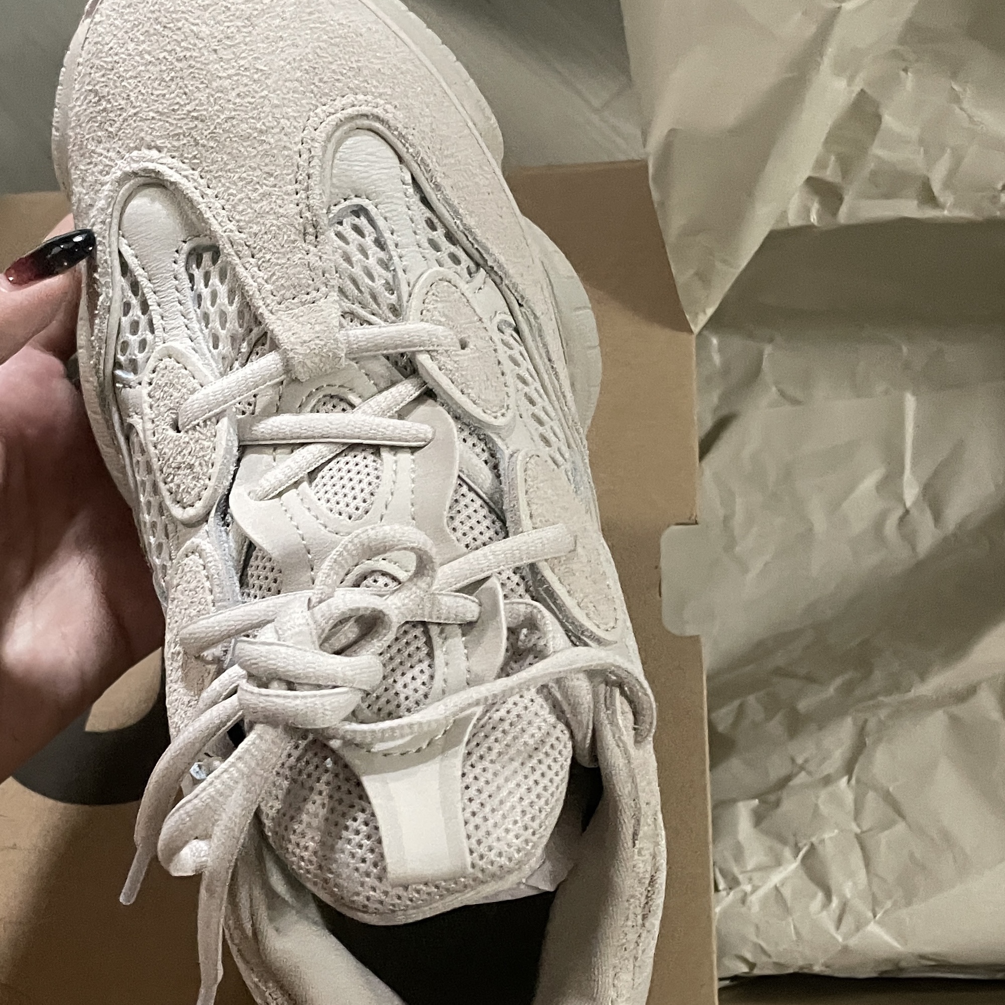 Adidas Yeezy 500 Blush 2022 착용 스타일 - 2