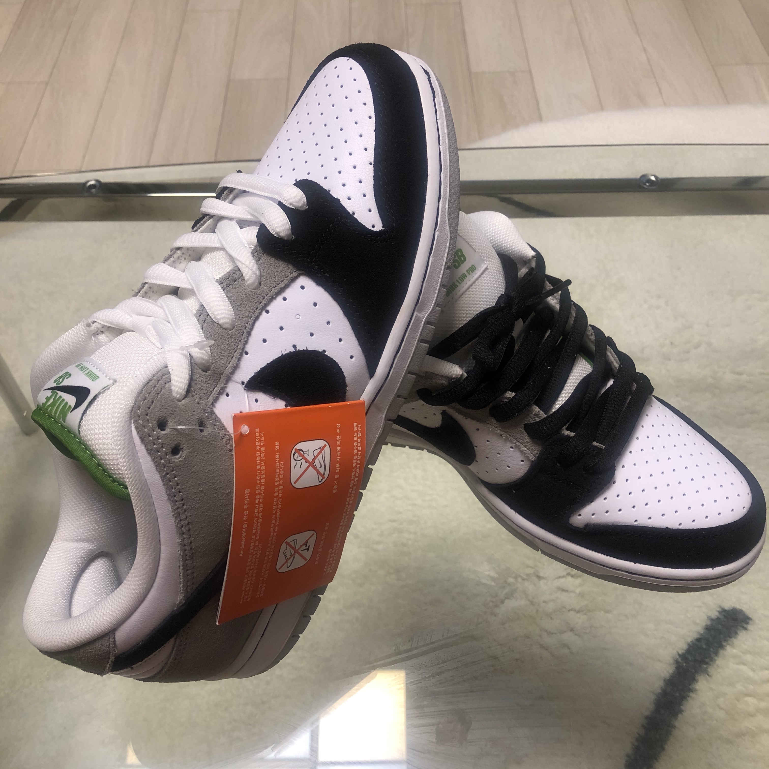 Nike SB Dunk Low Pro Chlorophyll, Nike Dunk Low Retro Black 착용 스타일 - 1