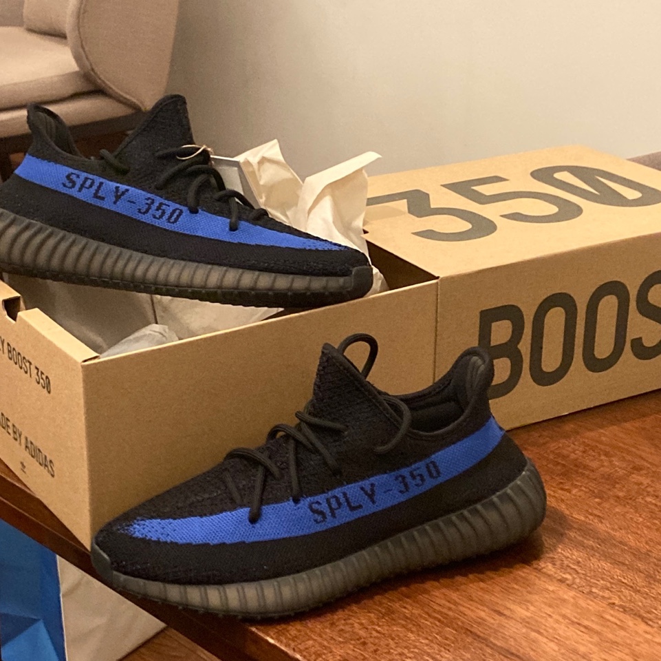 Adidas Yeezy Boost 350 V2 Dazzling Blue 착용 스타일 - 1