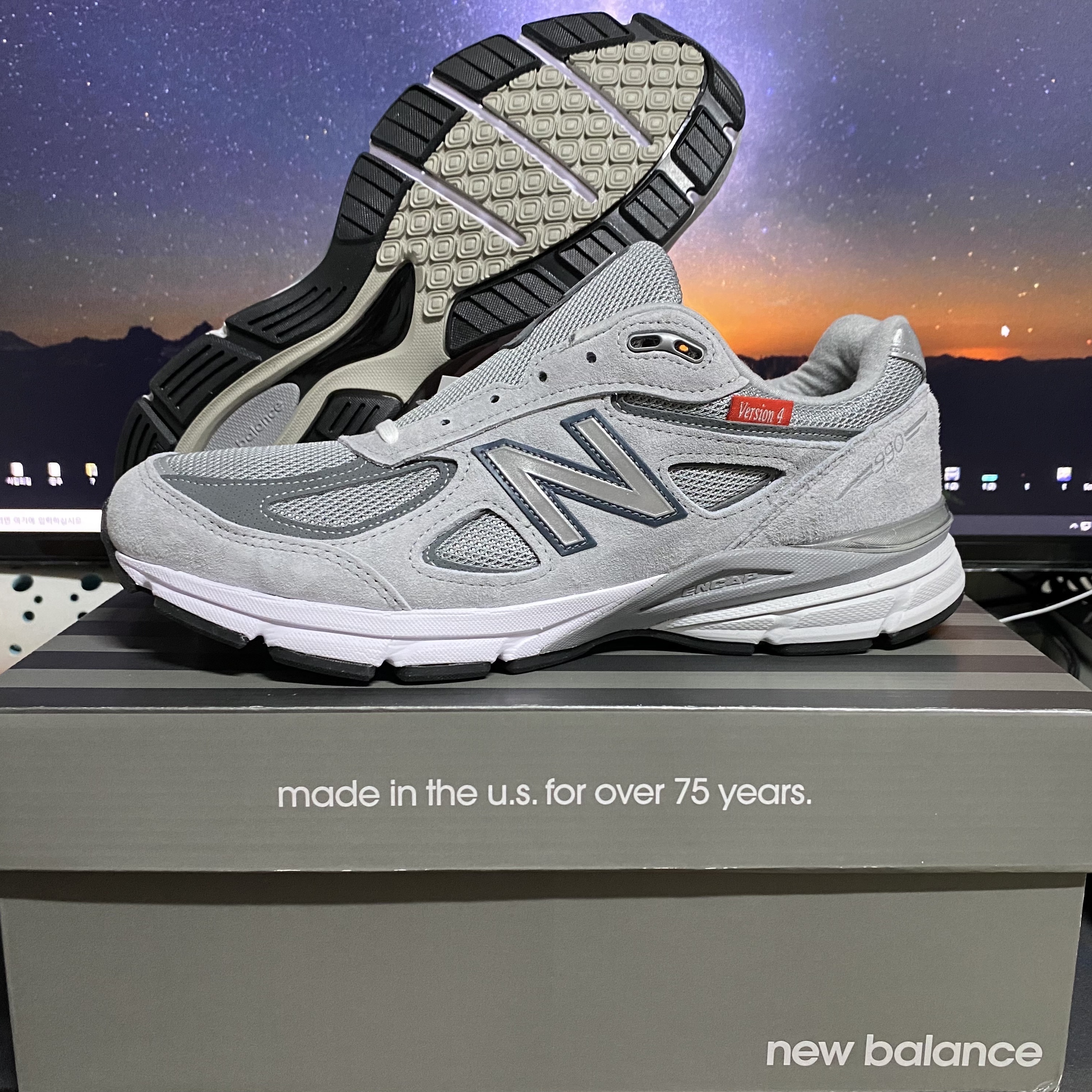New Balance 990vs4 Made in USA Grey 착용 스타일 - 1