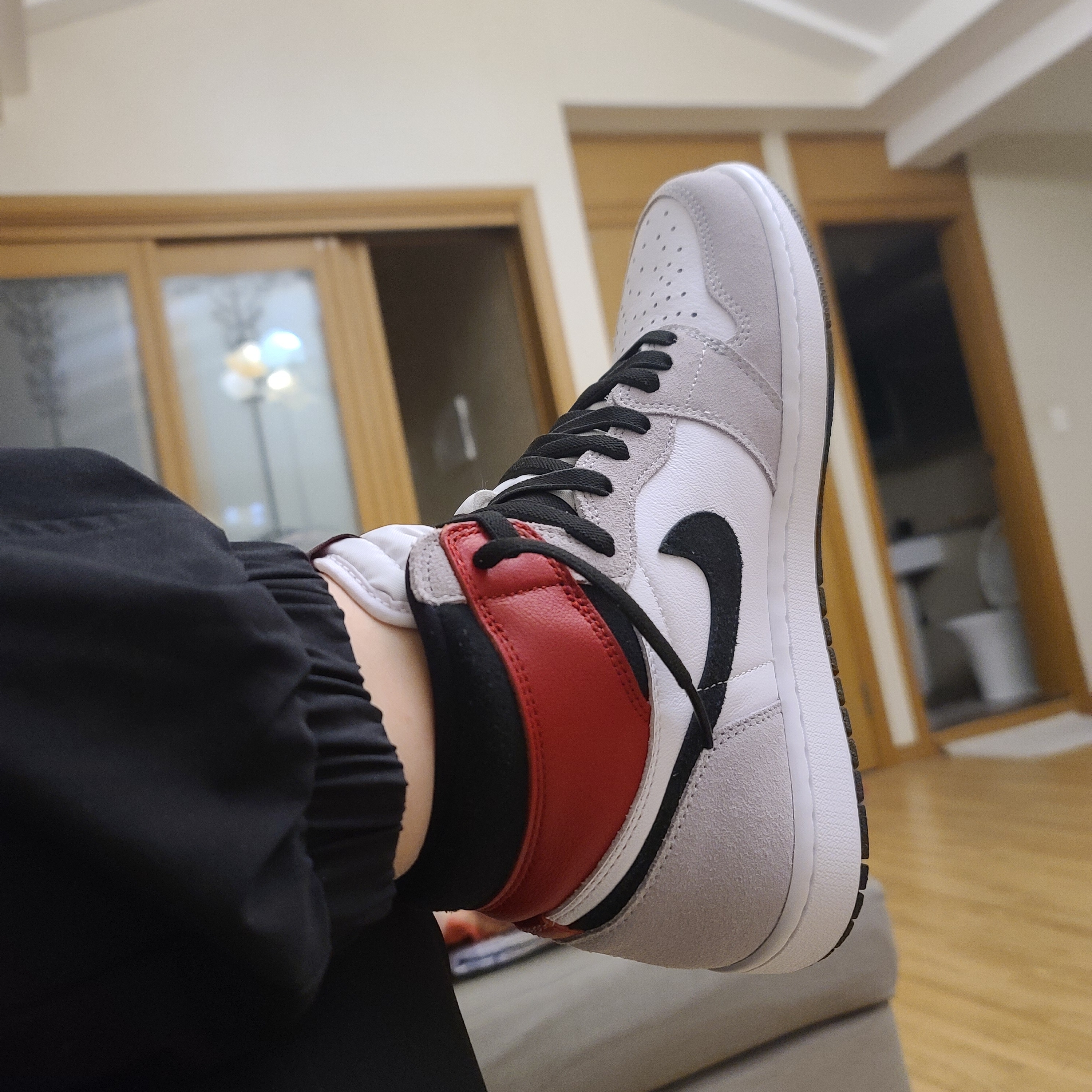 Jordan 1 Retro High OG Light Smoke Grey 착용 스타일