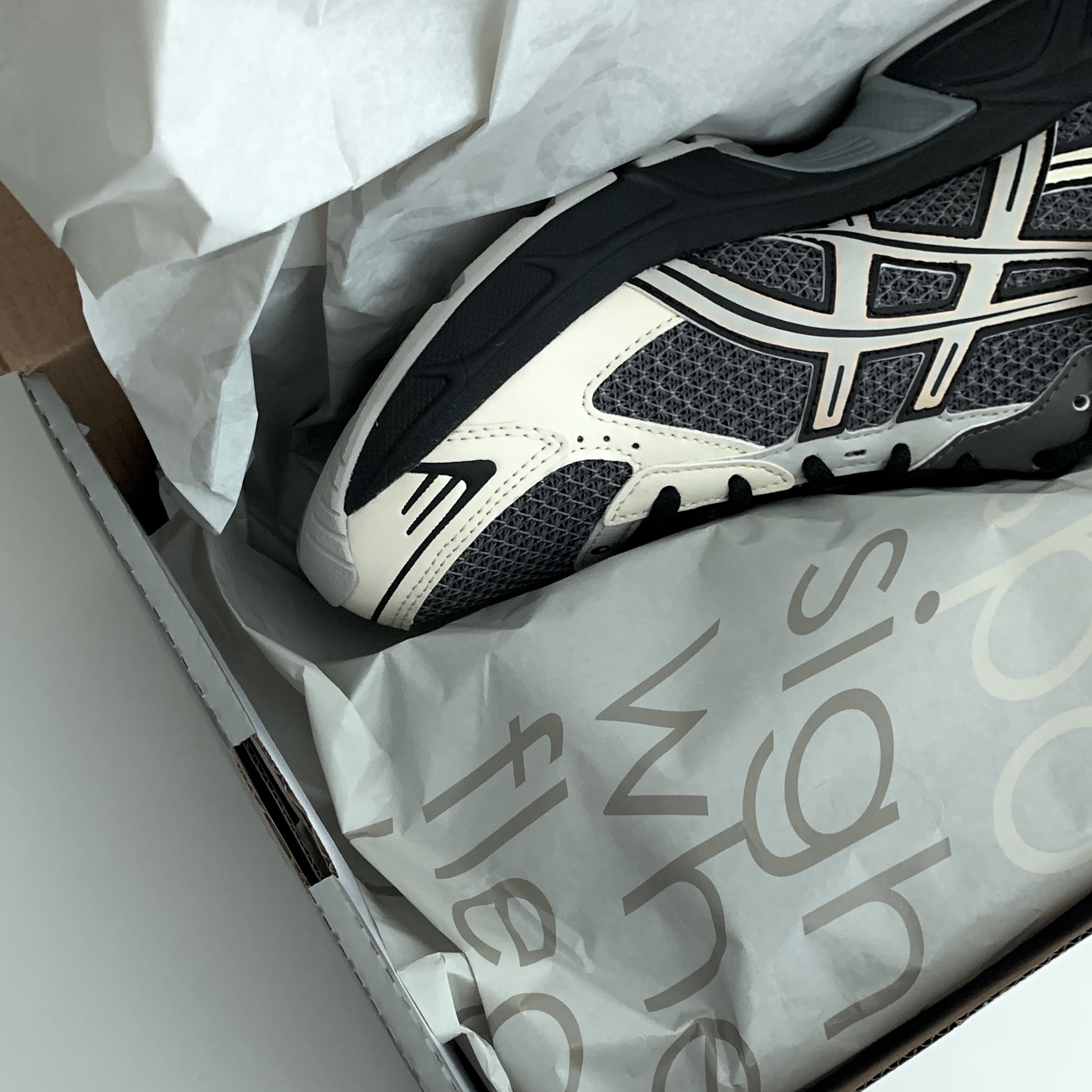 Asics x I4P Gel-1130 Mink Glacier Grey 착용 스타일 - 1