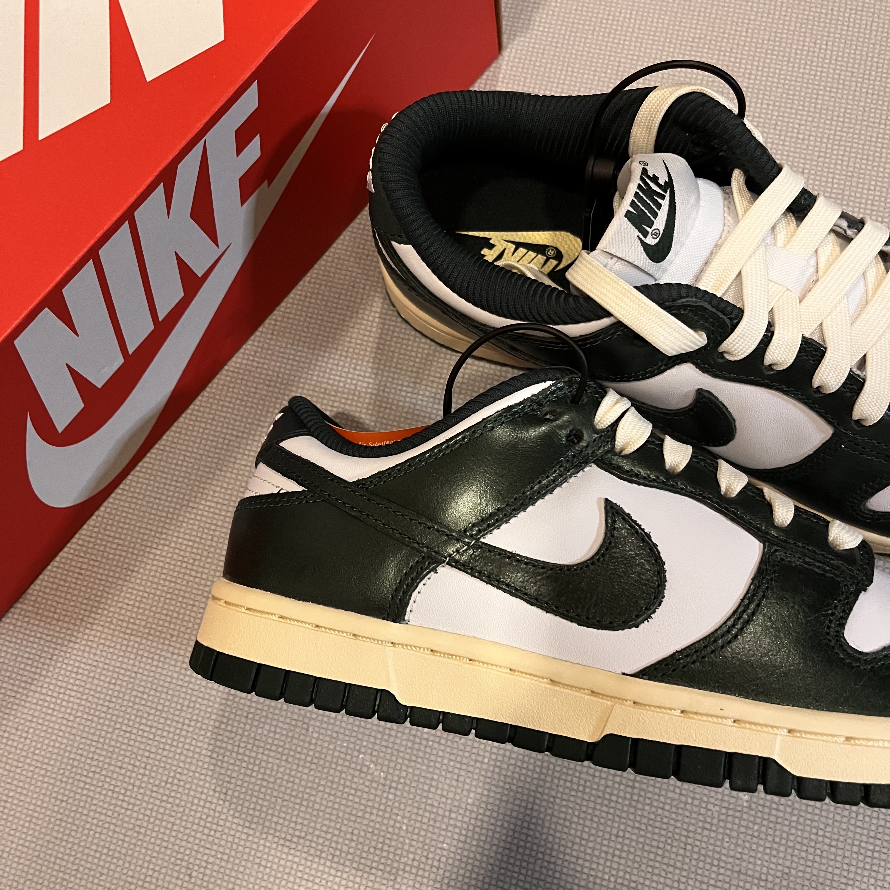 (W) Nike Dunk Low Vintage Green 착용 스타일