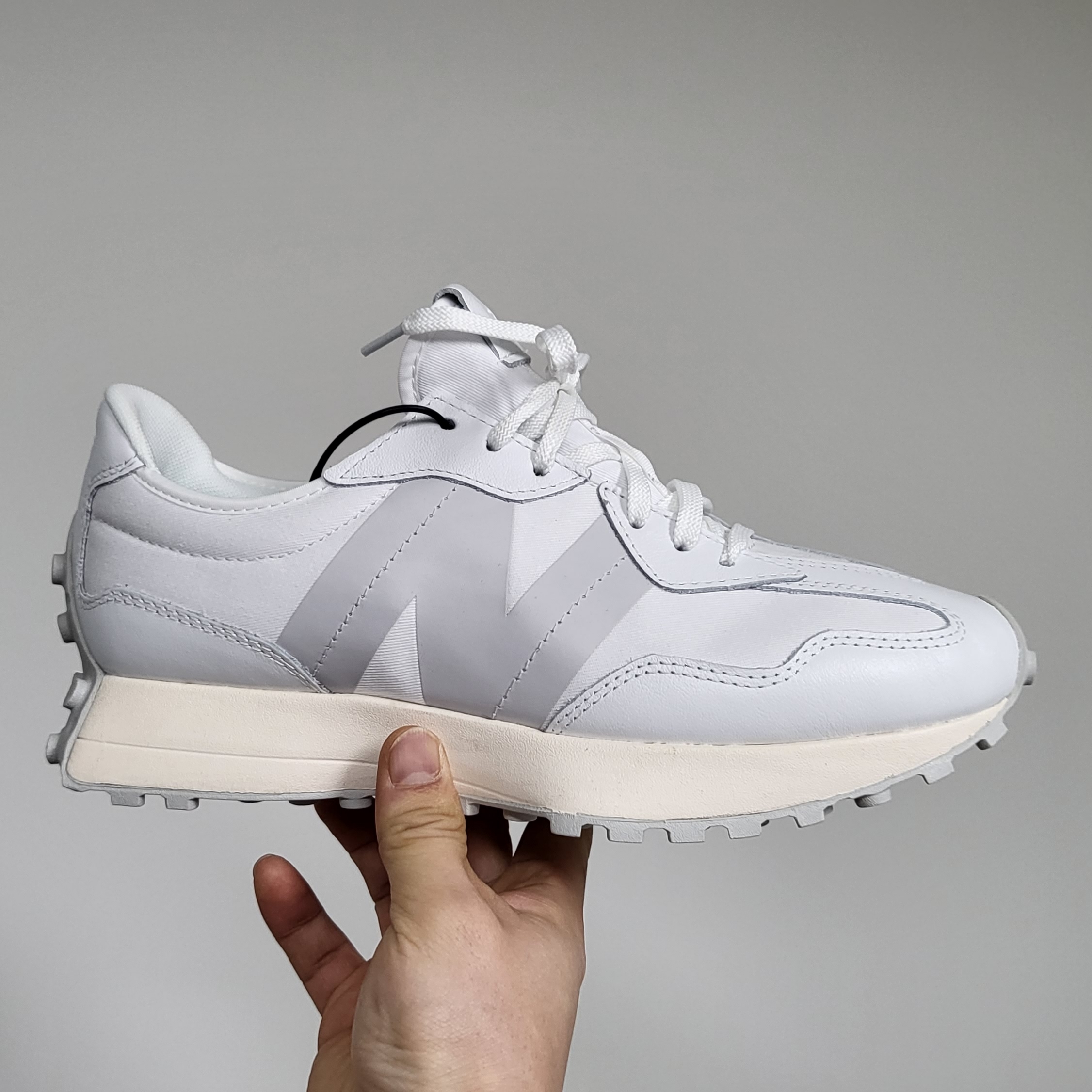 (W) New Balance 327 White - JD Sports Exclusive 착용 스타일