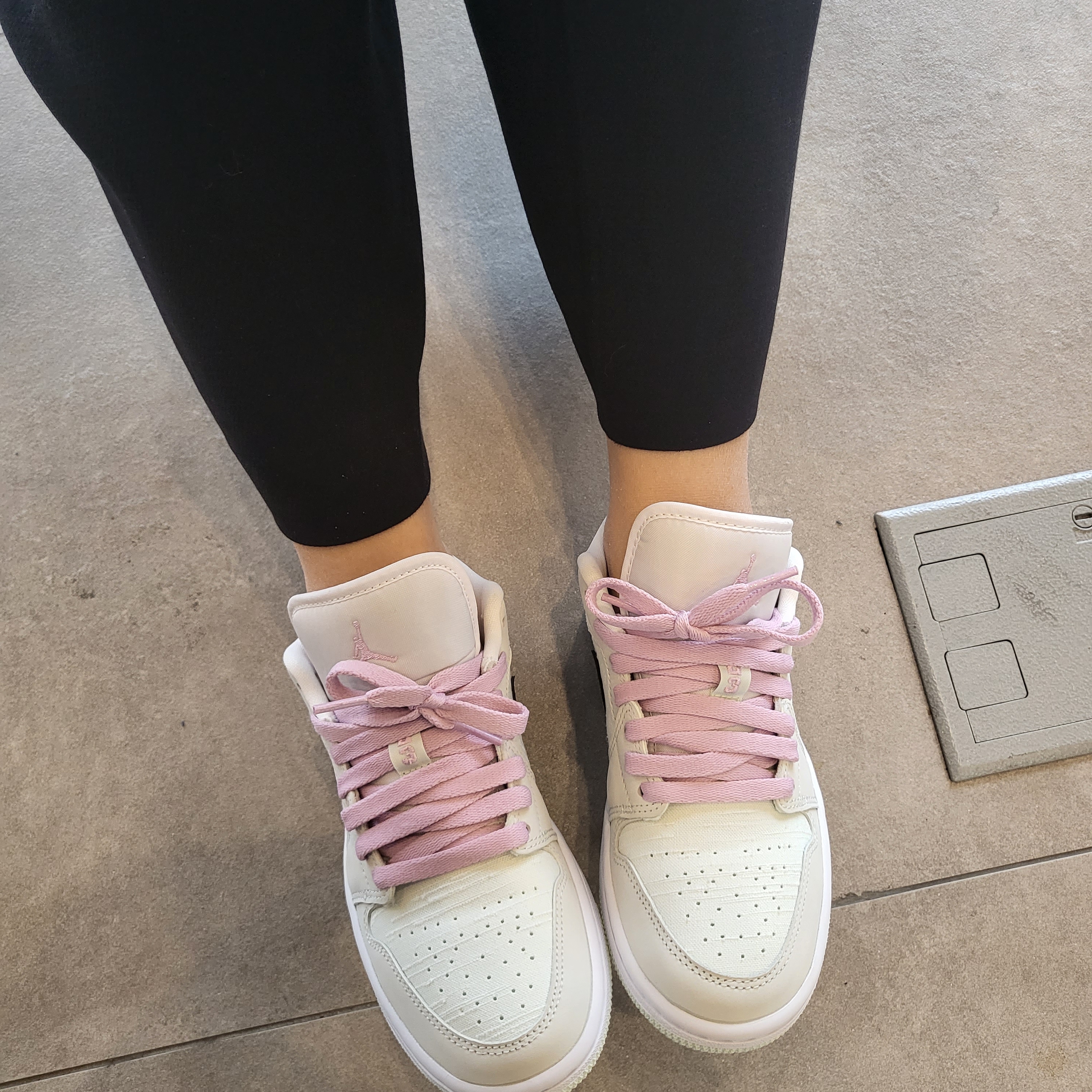 (W) Jordan 1 Low SE Barely Green 착용 스타일 - 2