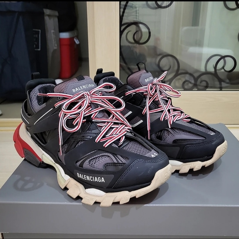 Balenciaga Track Sneakers Black Red 2019 착용 스타일