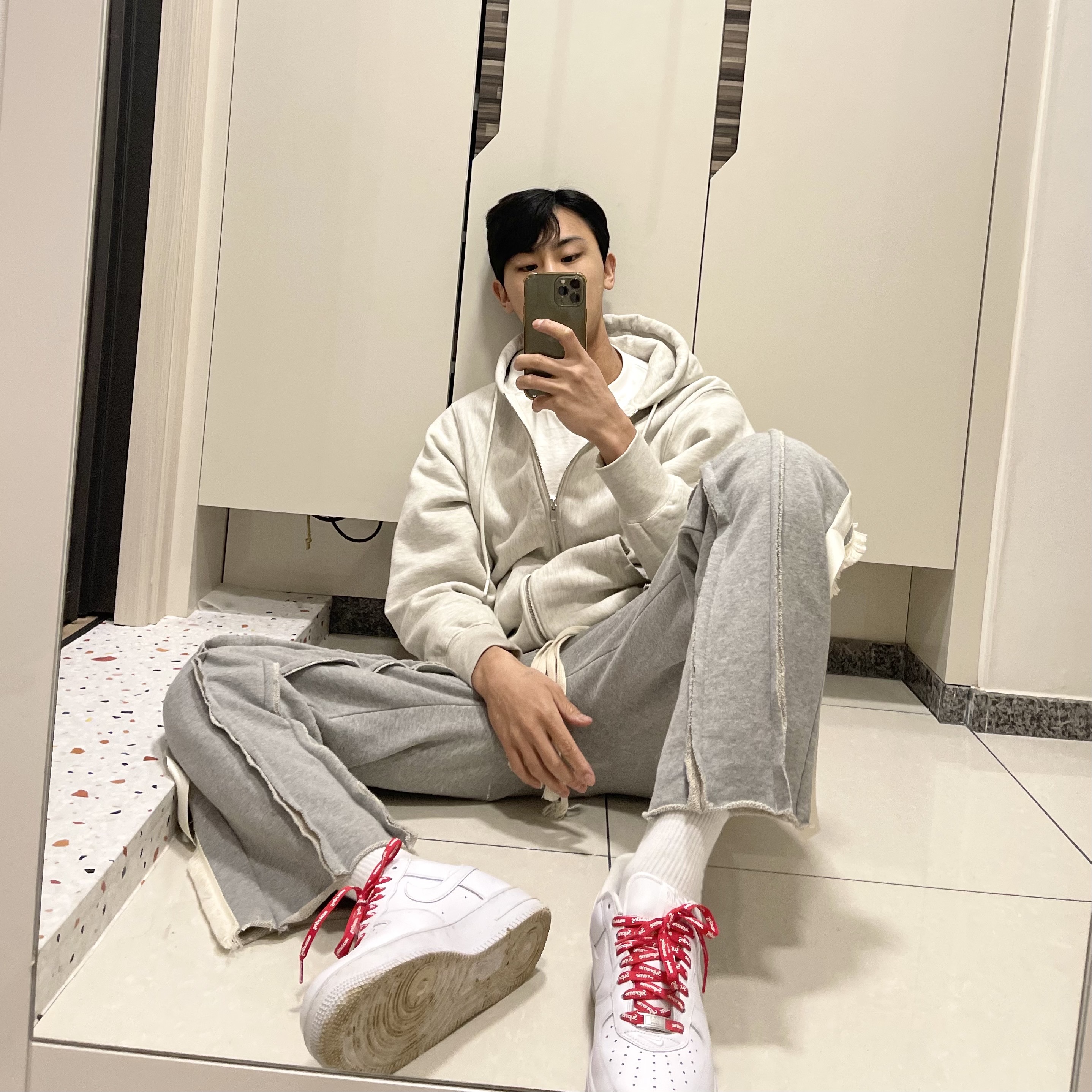 Nike x Supreme Air Force 1 Low White 착용 스타일
