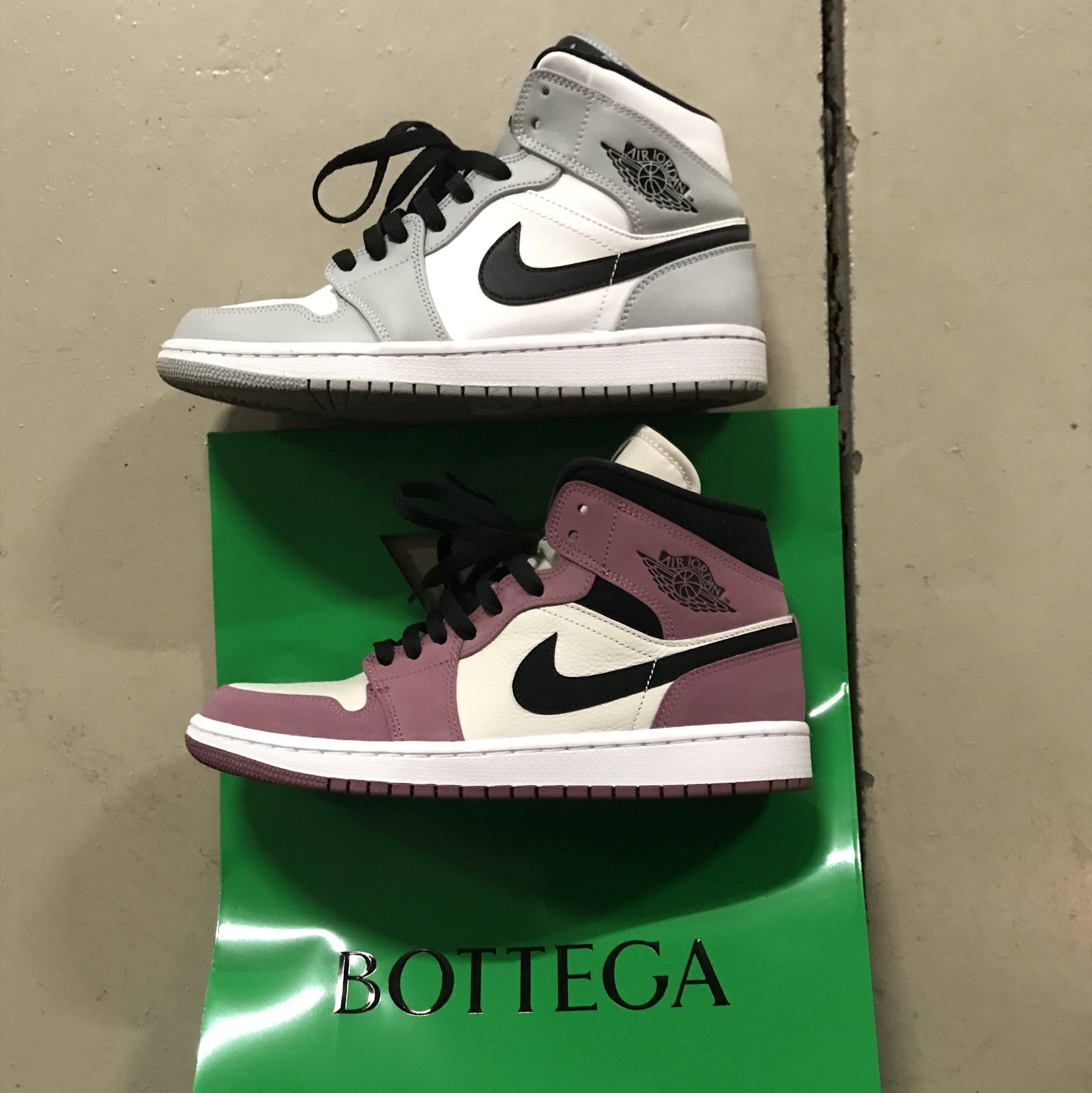 (W) Jordan 1 Mid SE Light Mulberry, Jordan 1 Mid Light Smoke Grey 착용 스타일