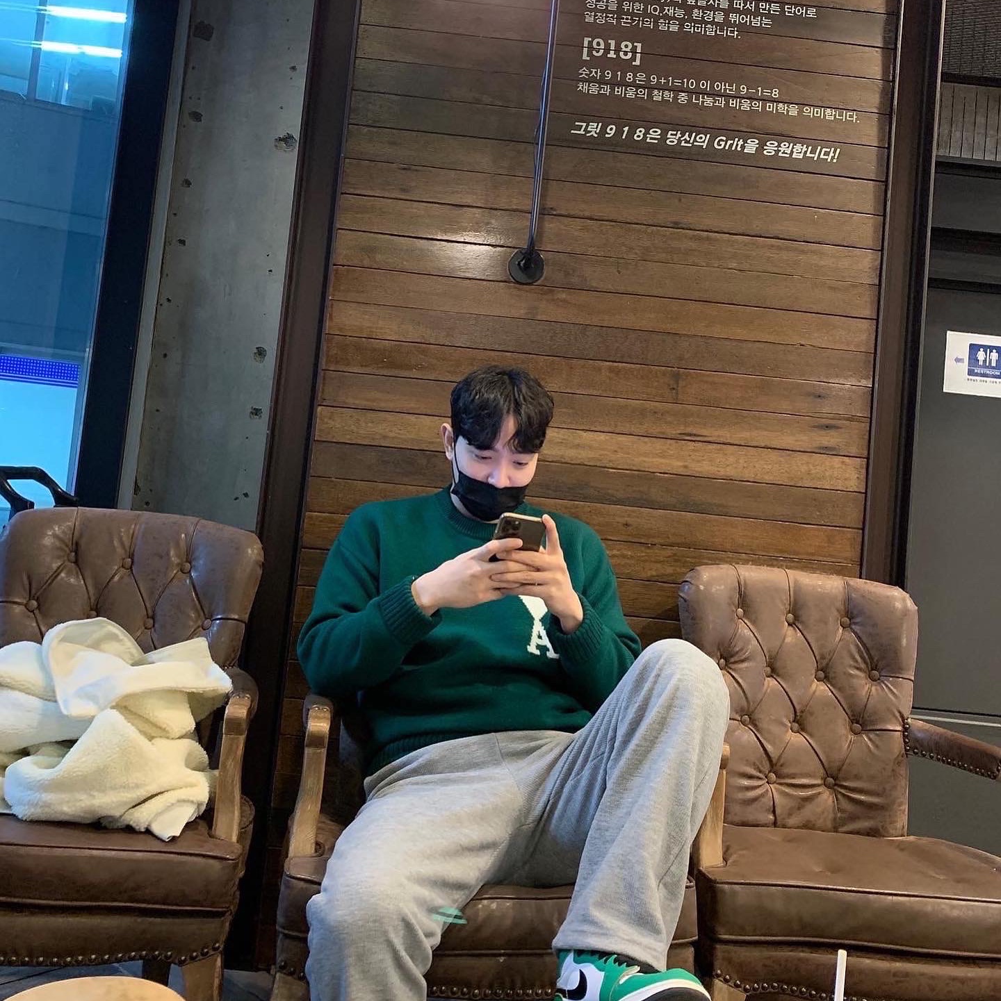 AMI de Coeur Oversize Intarsia Sweater Green - 21FW, (W) Jordan 1 Retro High OG Lucky Green 착용 스타일
