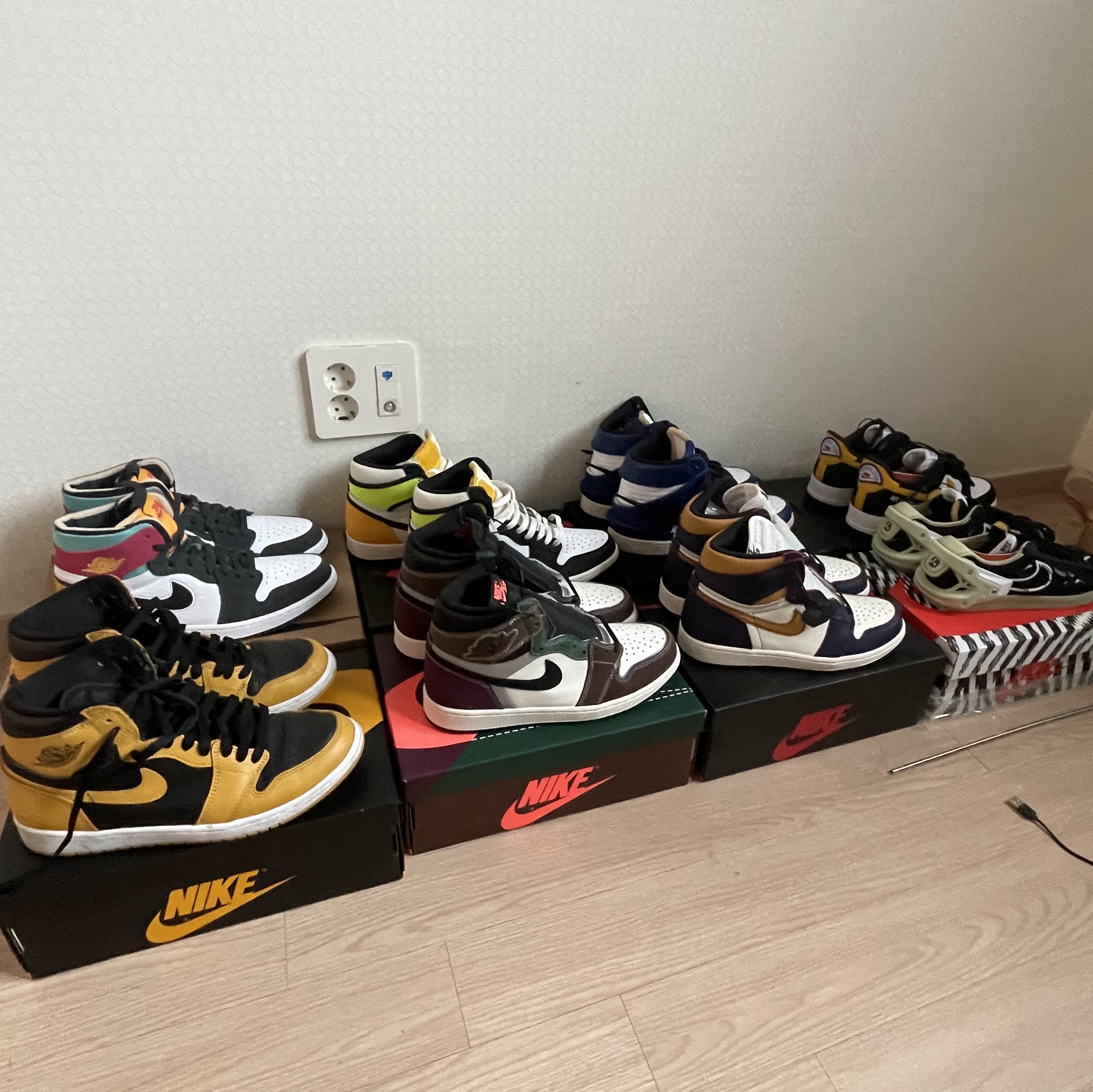 Jordan 1 Zoom Air CMFT Anthracite Pink Gold, Jordan 1 Retro High OG Craft 착용 스타일