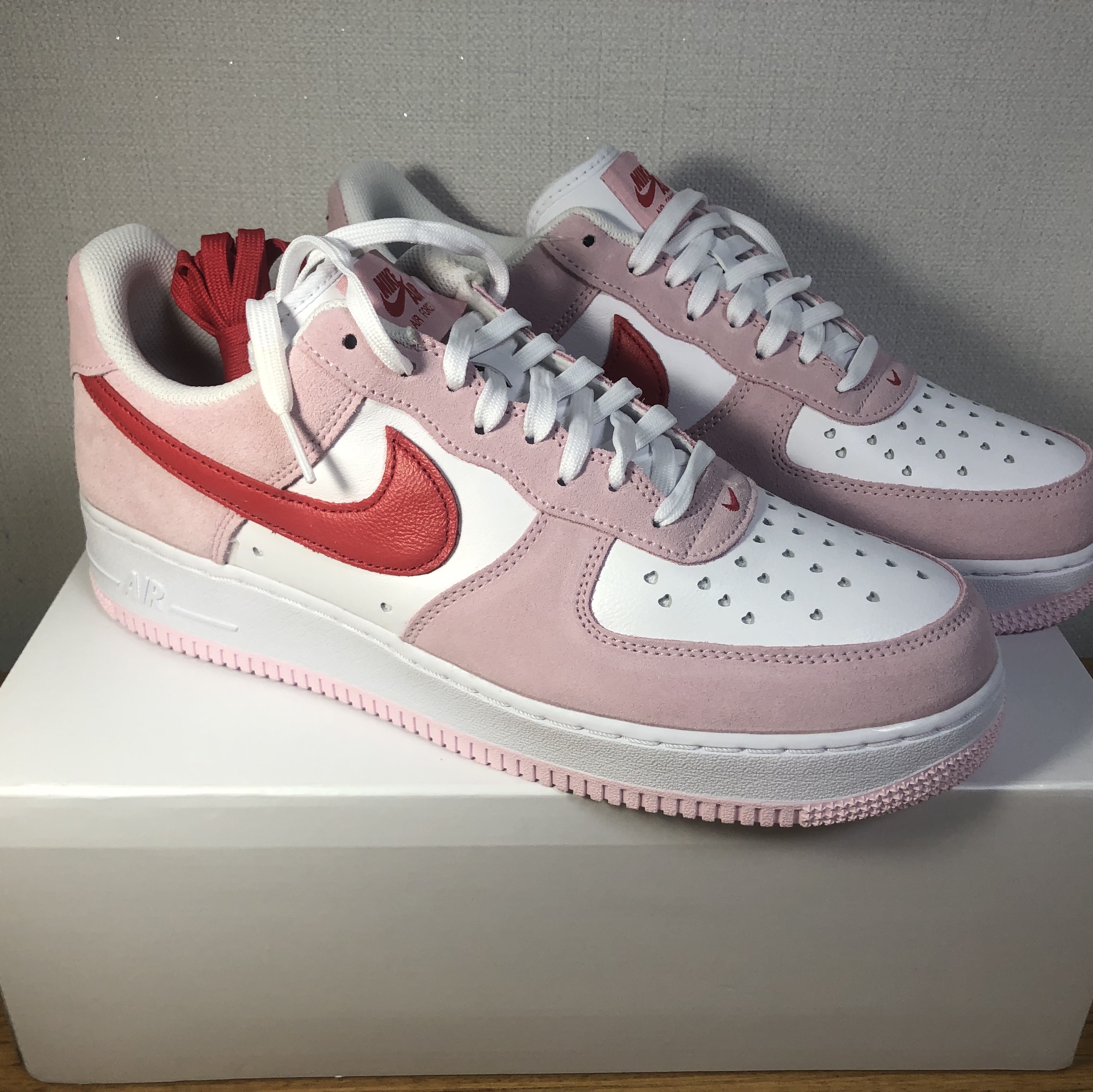 (GS) Nike Dunk Low Pink Foam, Nike Air Force 1 '07 QS Valentine's Day 착용 스타일
