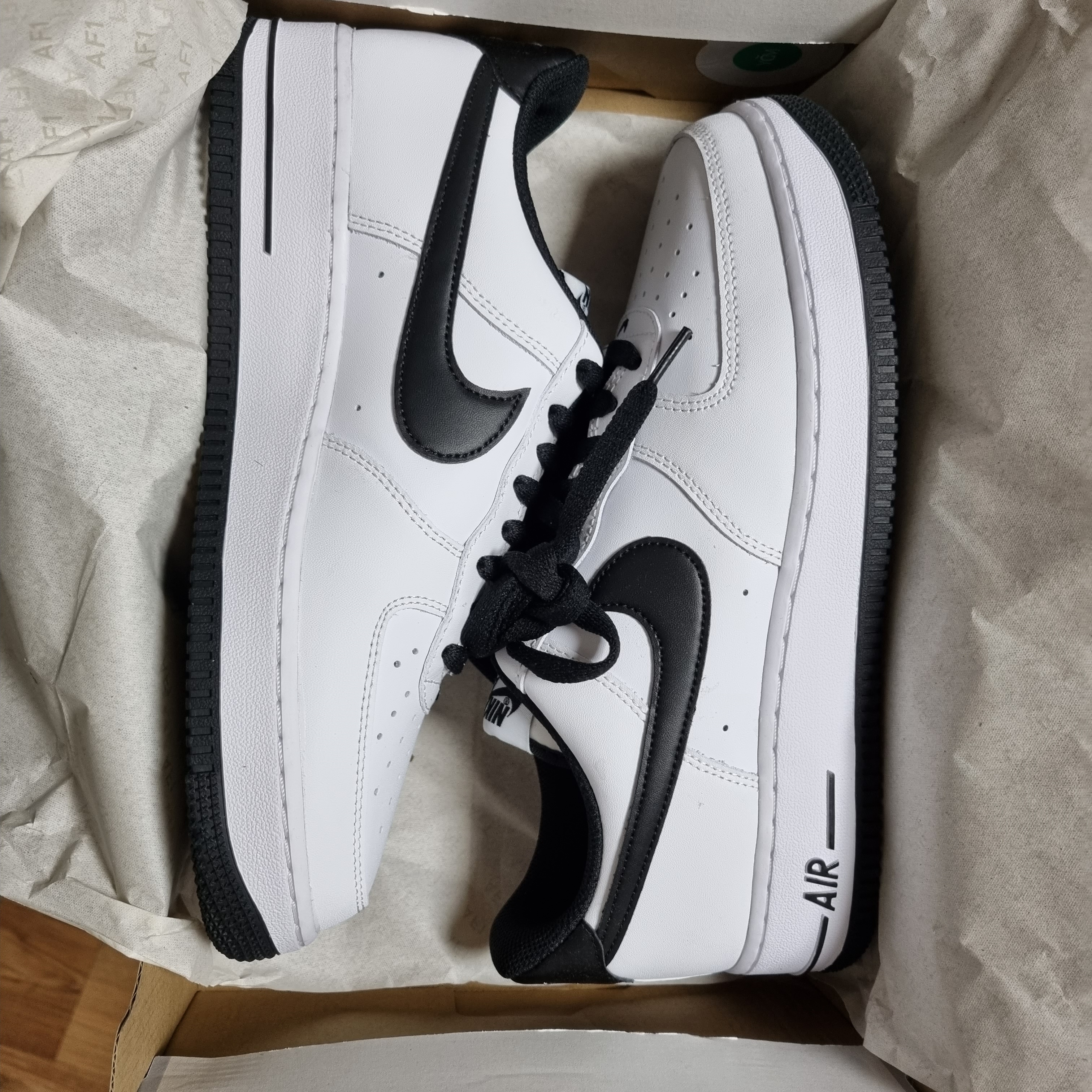 Nike Air Force 1 '07 White Black 착용 스타일 - 1