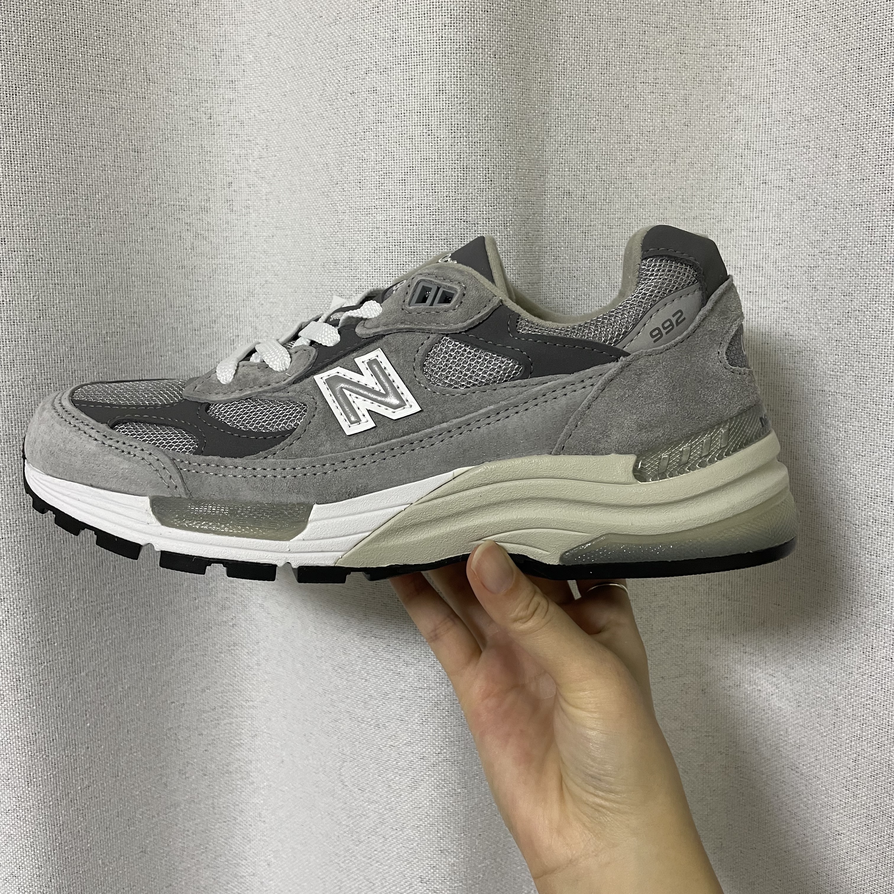 New Balance 992 Made in USA Grey - D Standard 착용 스타일