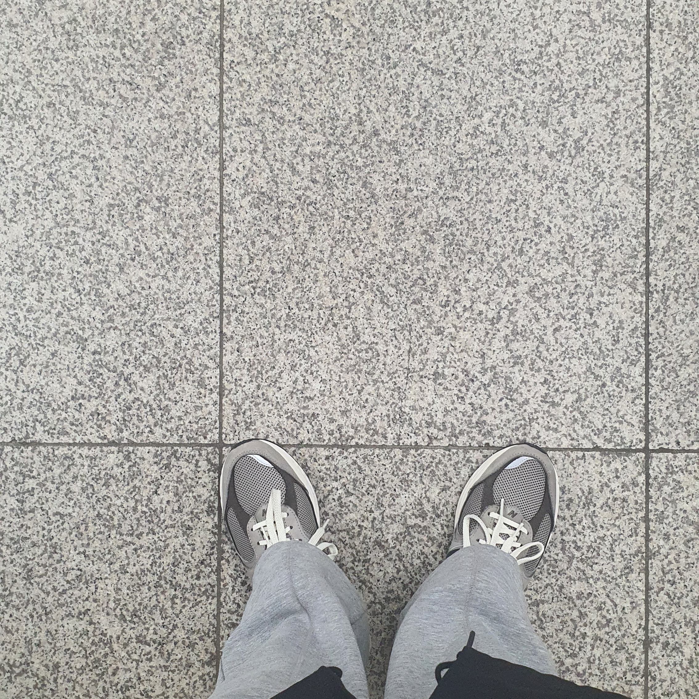 New Balance 2002 Warm Alpaca 착용 스타일