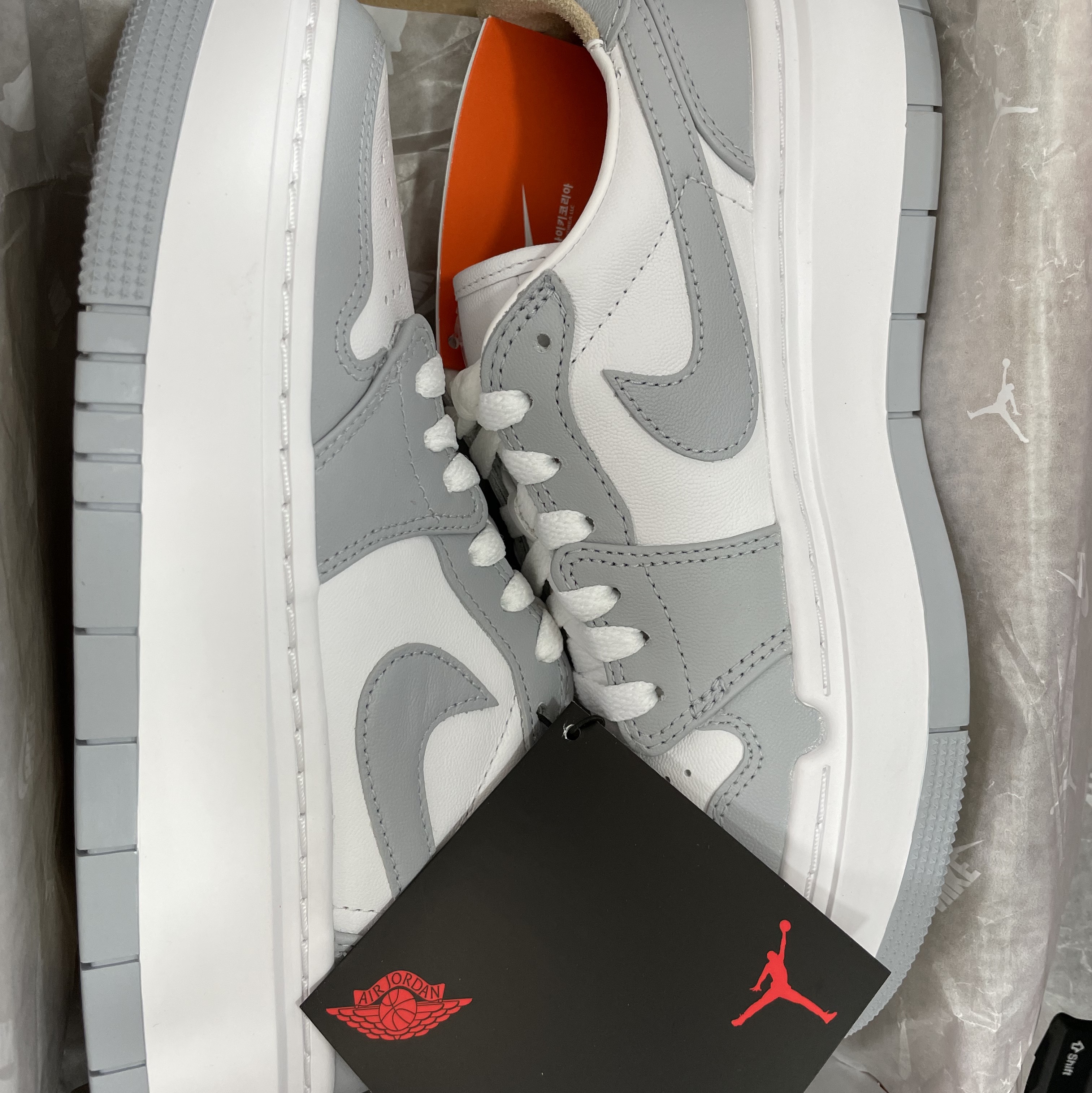 (W) Jordan 1 Elevate Low White and Wolf Grey 착용 스타일