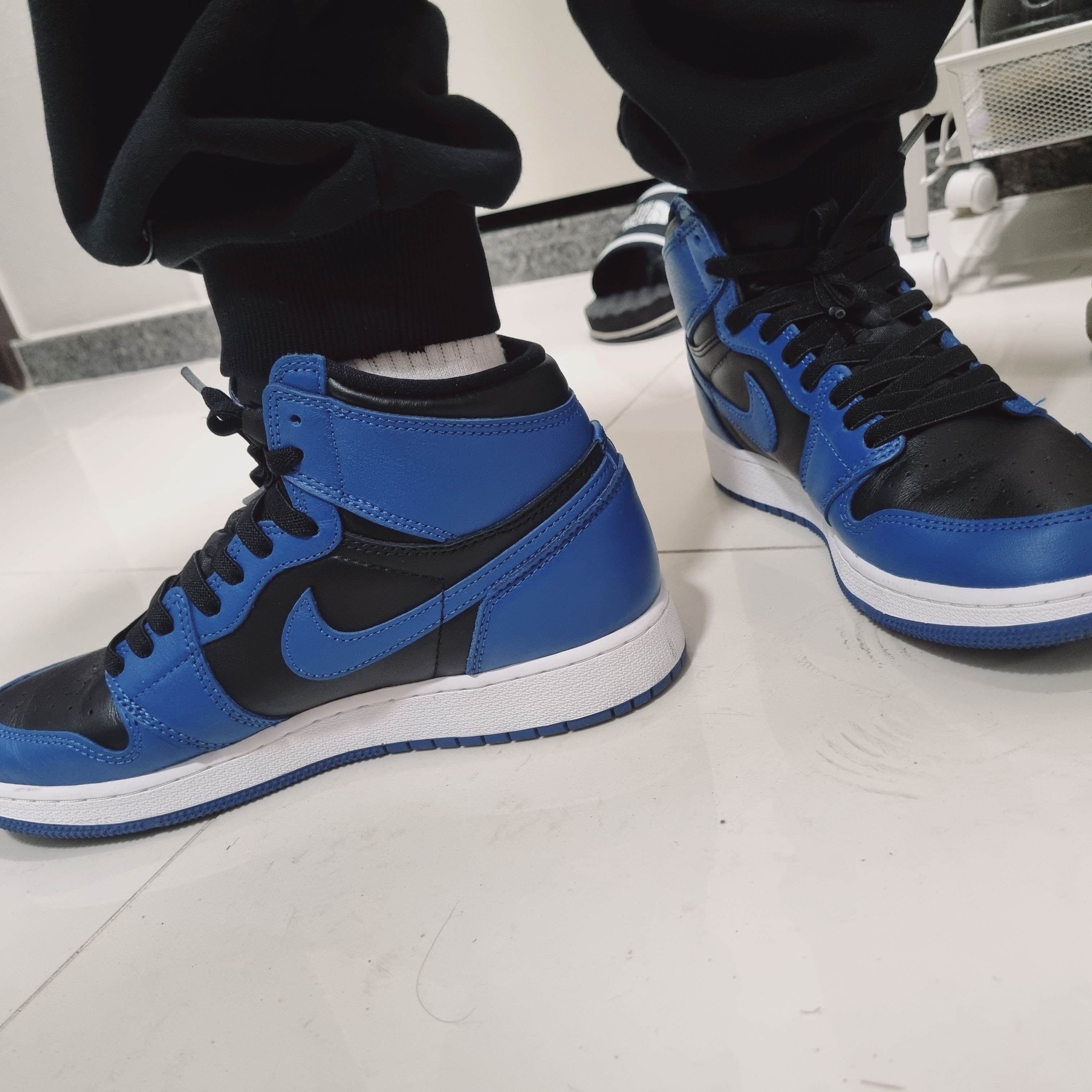 (GS) Jordan 1 Retro High OG Dark Marina Blue, (W) Jordan 1 Low Light Madder Root 착용 스타일 - 2