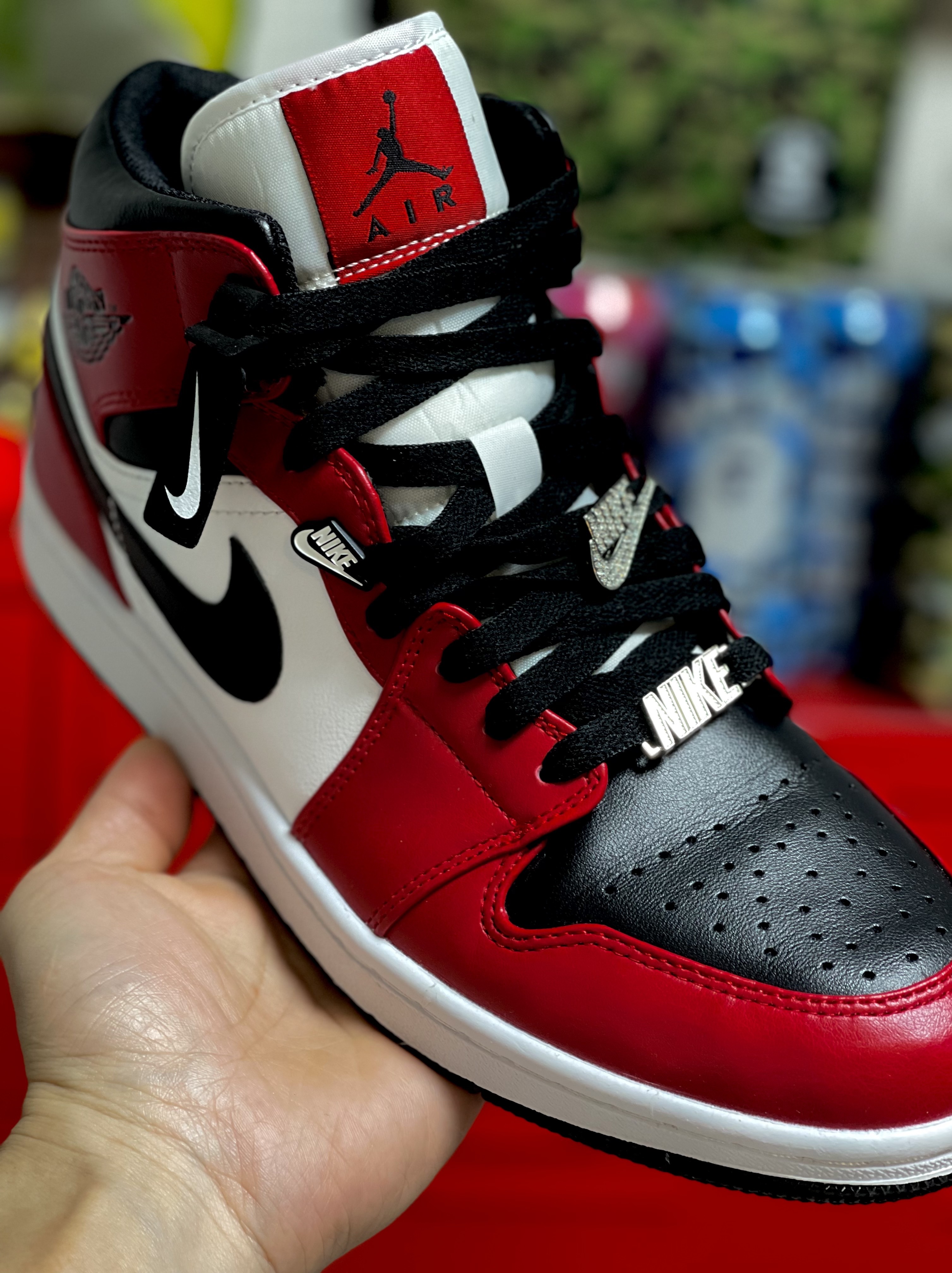 Jordan 1 Mid Chicago Black Toe 착용 스타일 - 1