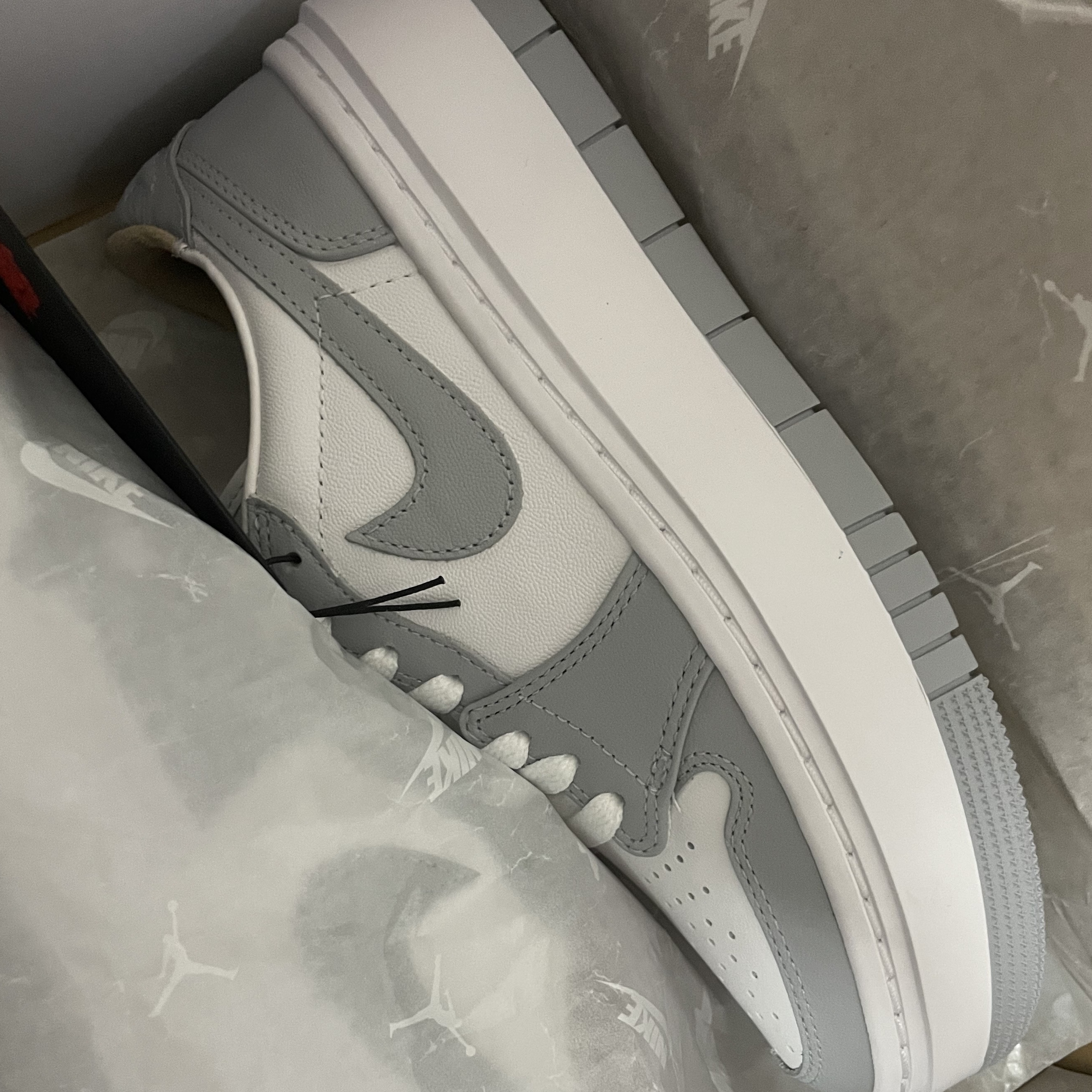 (W) Jordan 1 Elevate Low White and Wolf Grey 착용 스타일