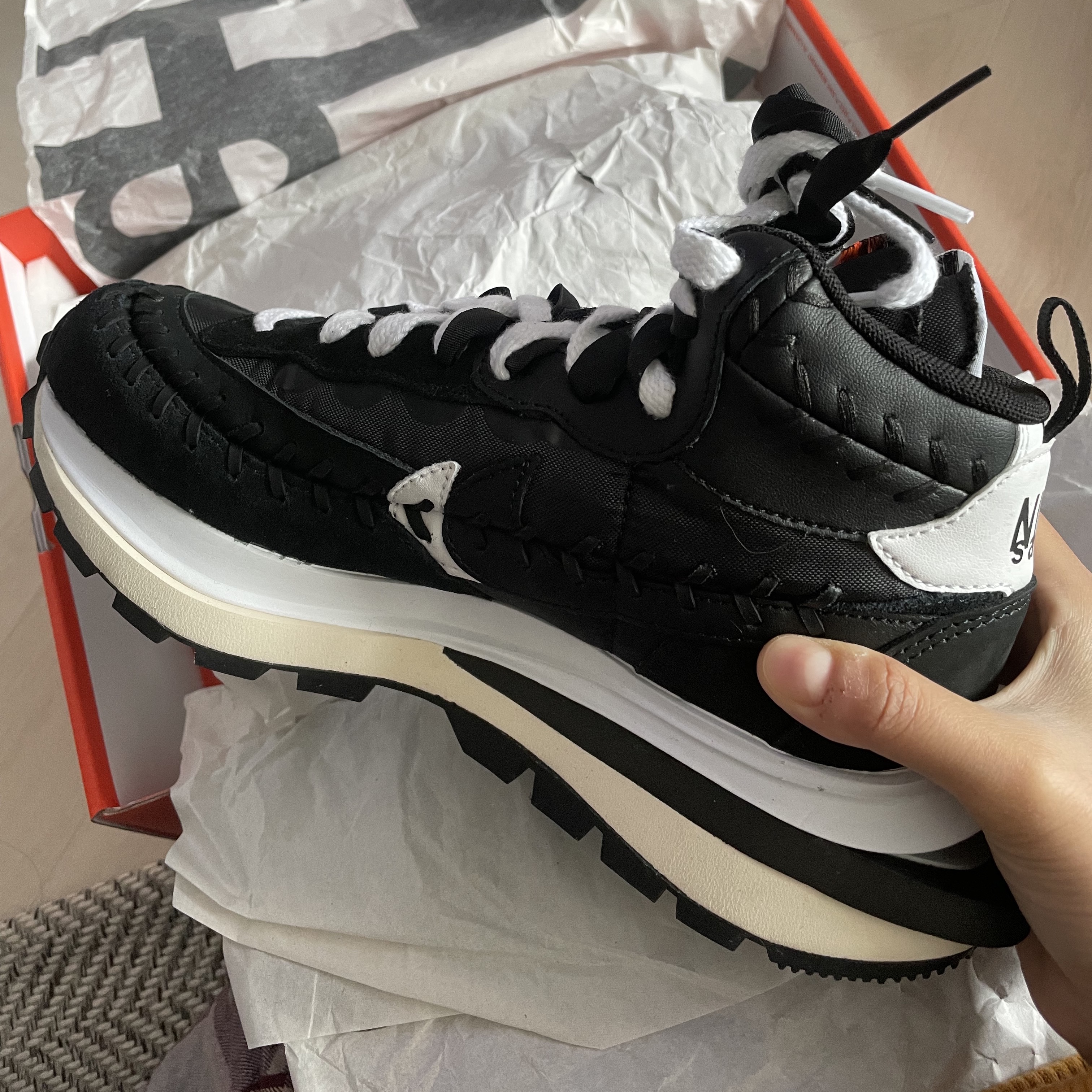 Nike x Sacai x Jean Paul Gaultier VaporWaffle Black White 착용 스타일
