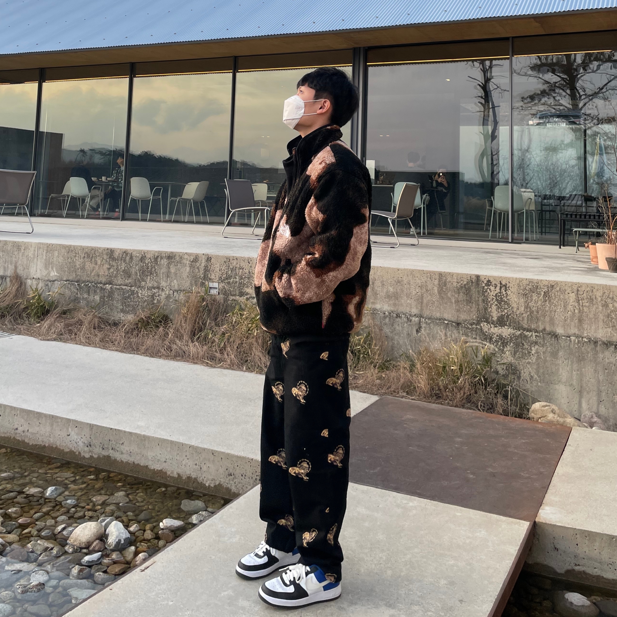 Supreme x The North Face Bleached Denim Print Fleece Jacket Black - 21FW 착용 스타일 - 1