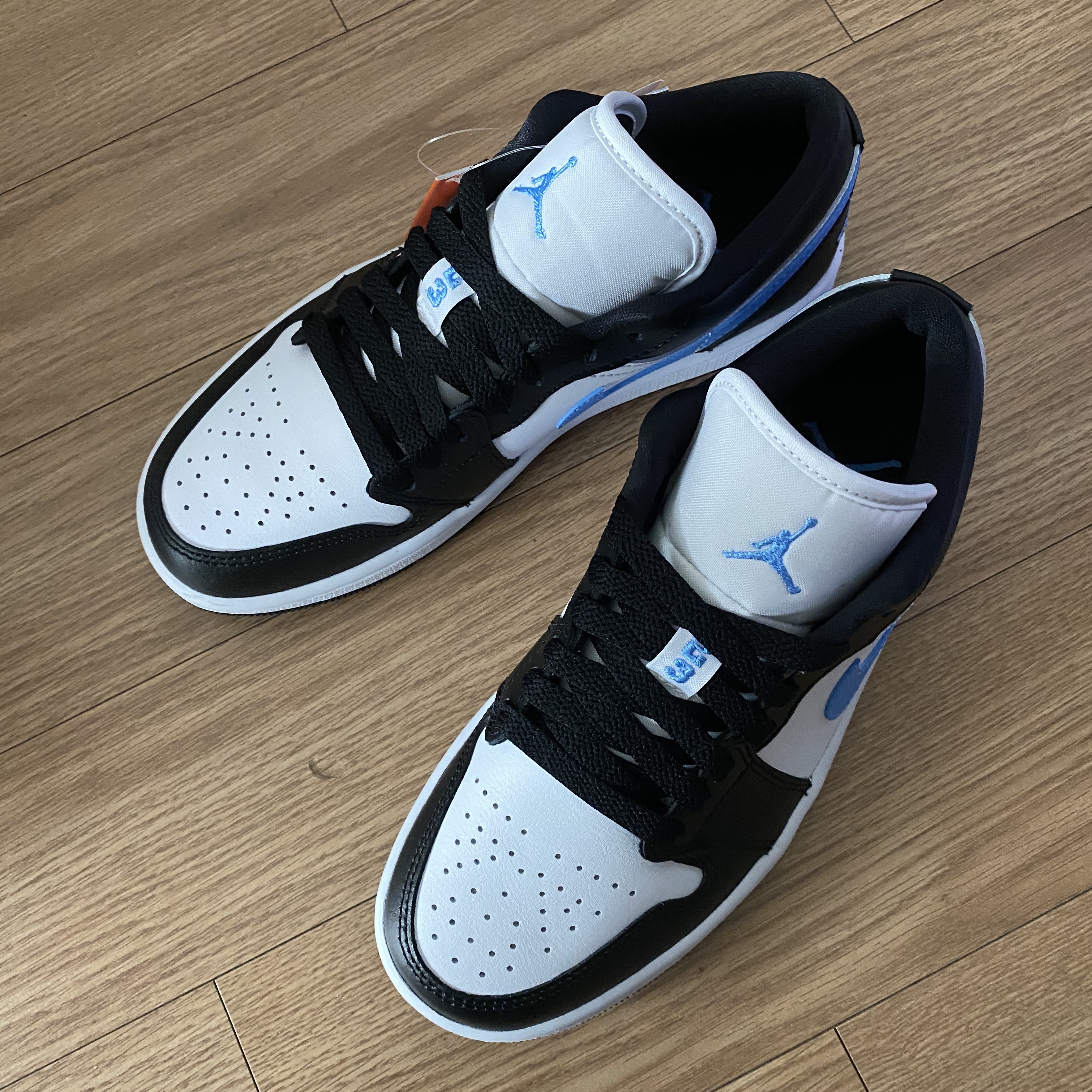 (W) Jordan 1 Low Black University Blue 착용 스타일