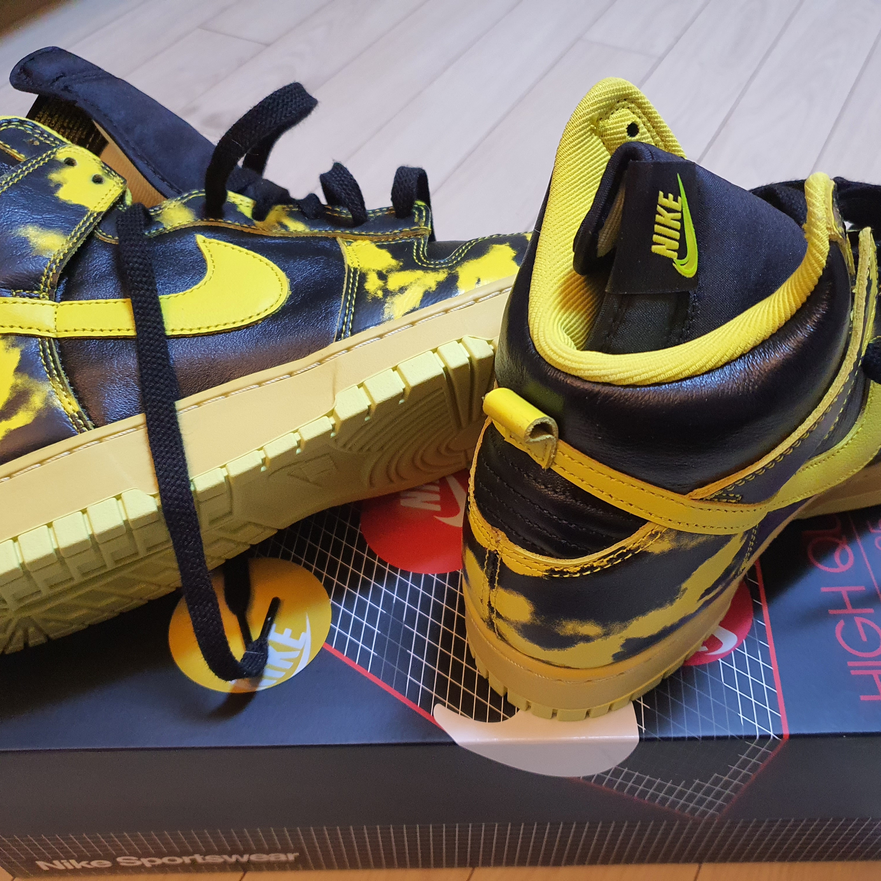 Nike Dunk High 1985 SP Yellow Acid Wash 착용 스타일 - 2
