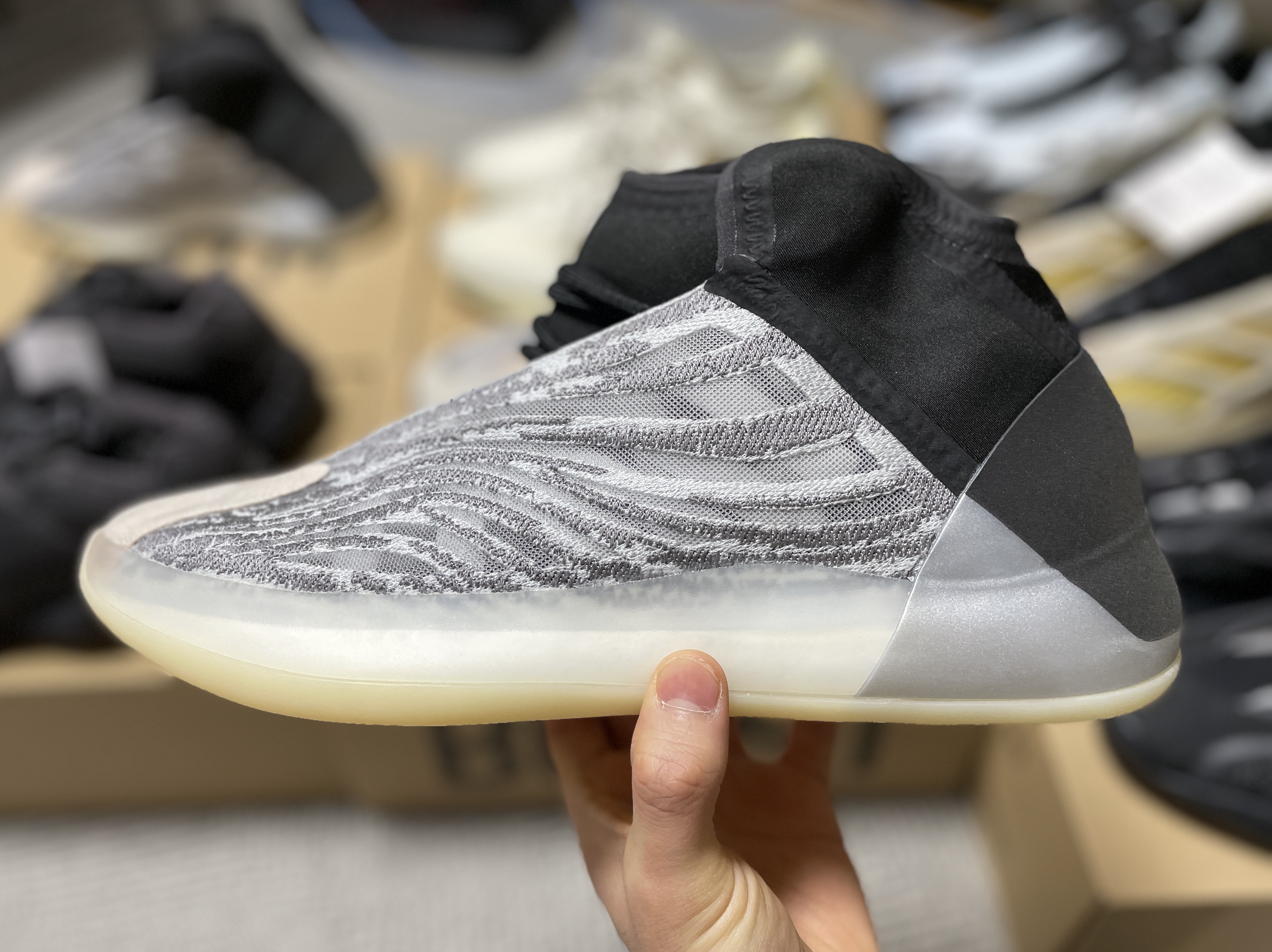 Adidas Yeezy QNTM Lifestyle 착용 스타일