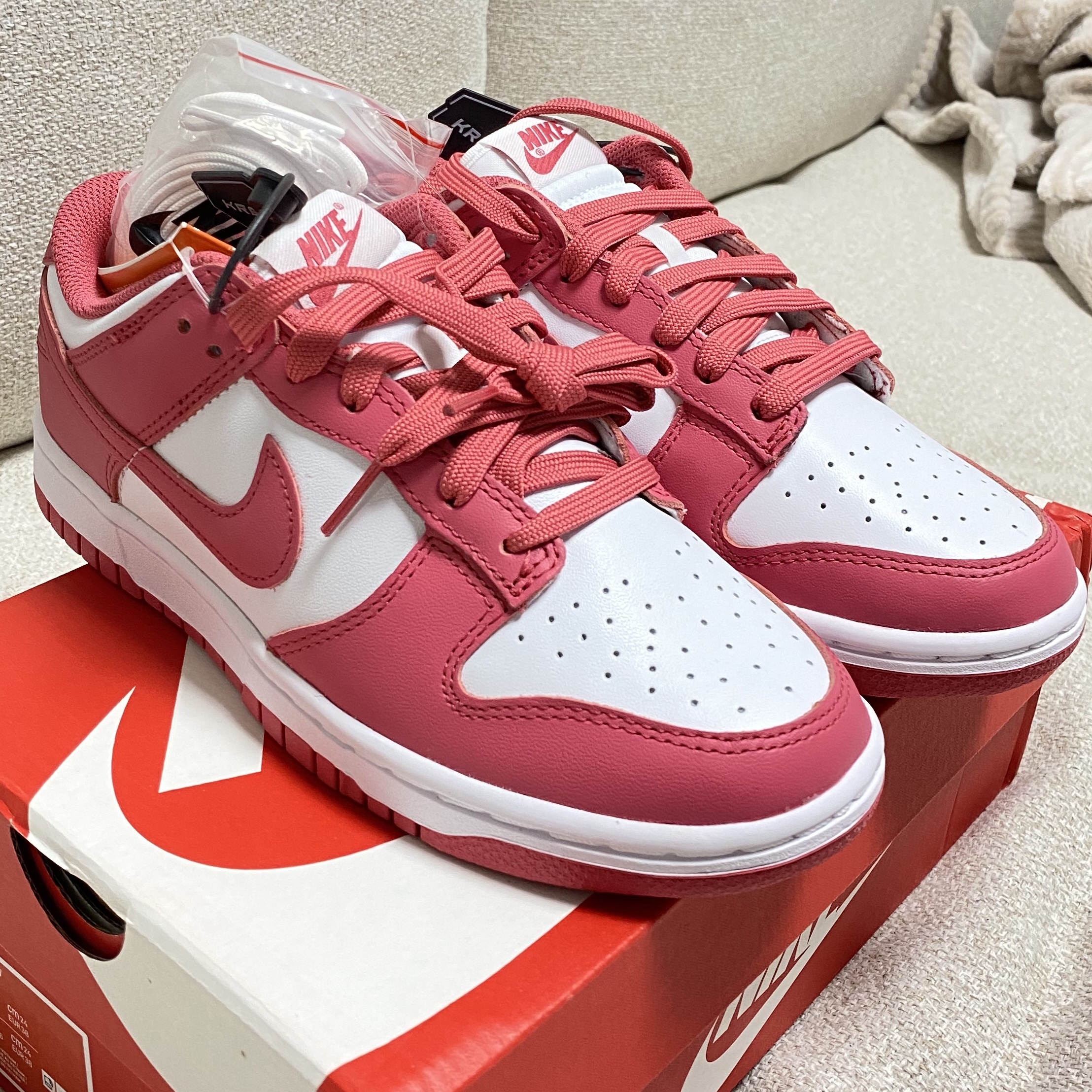 (W) Nike Dunk Low Archeo Pink 착용 스타일 - 2