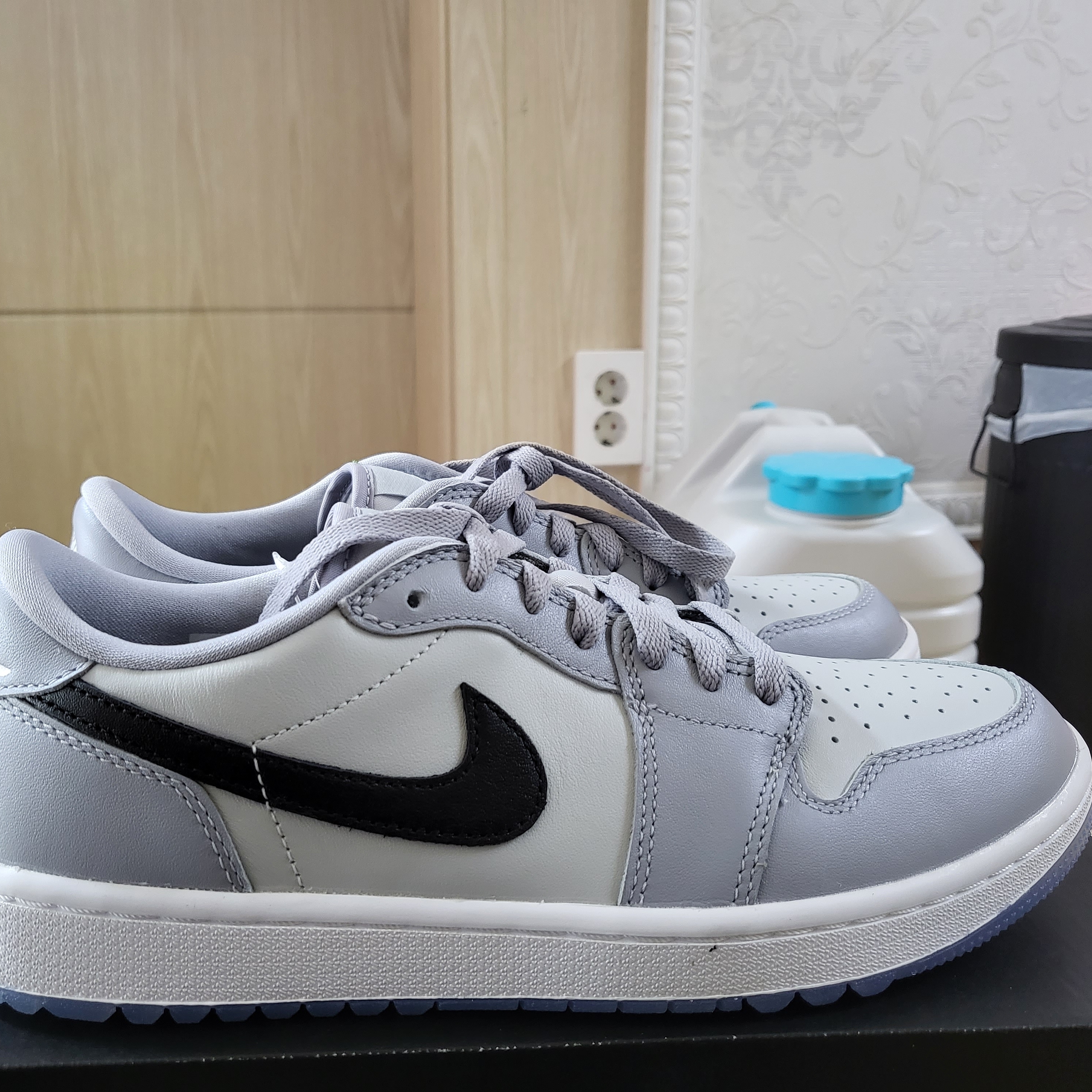 Jordan 1 Low Golf Wolf Grey 착용 스타일 - 2