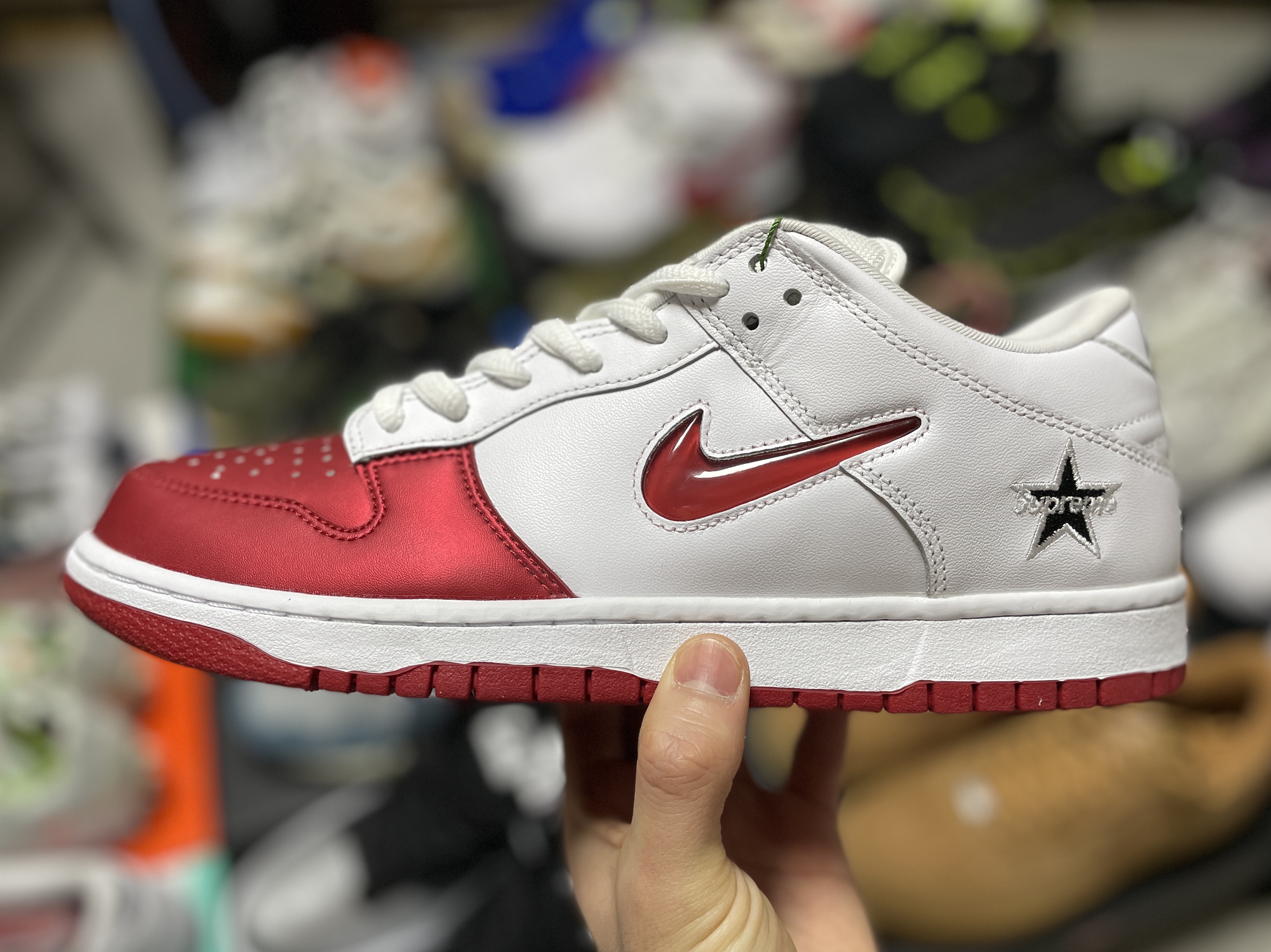 Nike x Supreme SB Dunk Low Jewel Swoosh Red 착용 스타일