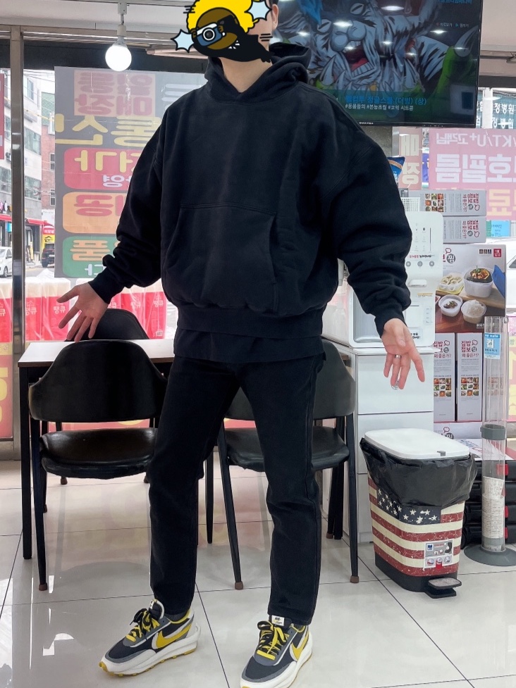 Yeezy Gap Hoodie Black, Nike x Sacai x Undercover LDWaffle Black Bright Citron 착용 스타일