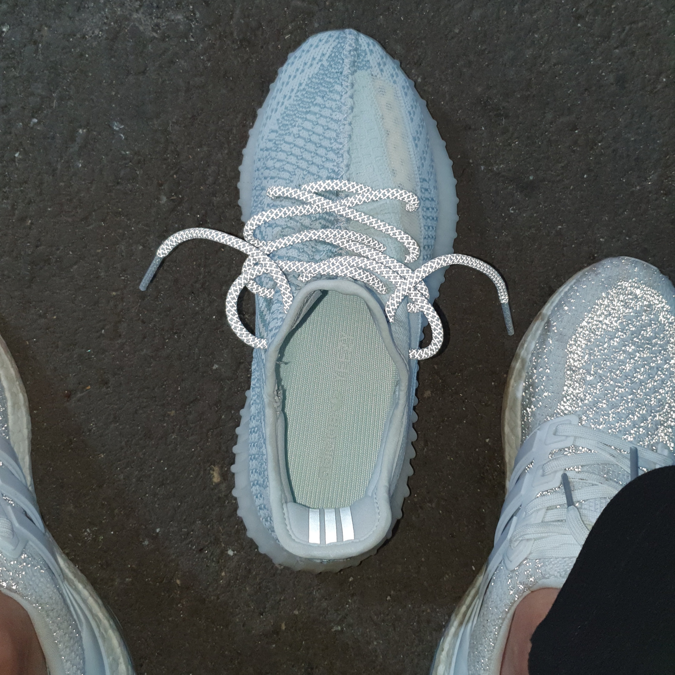 Adidas Yeezy Boost 350 V2 Cloud White - Non-Reflective, Adidas Ultraboost 2.0 White Reflective 착용 스타일