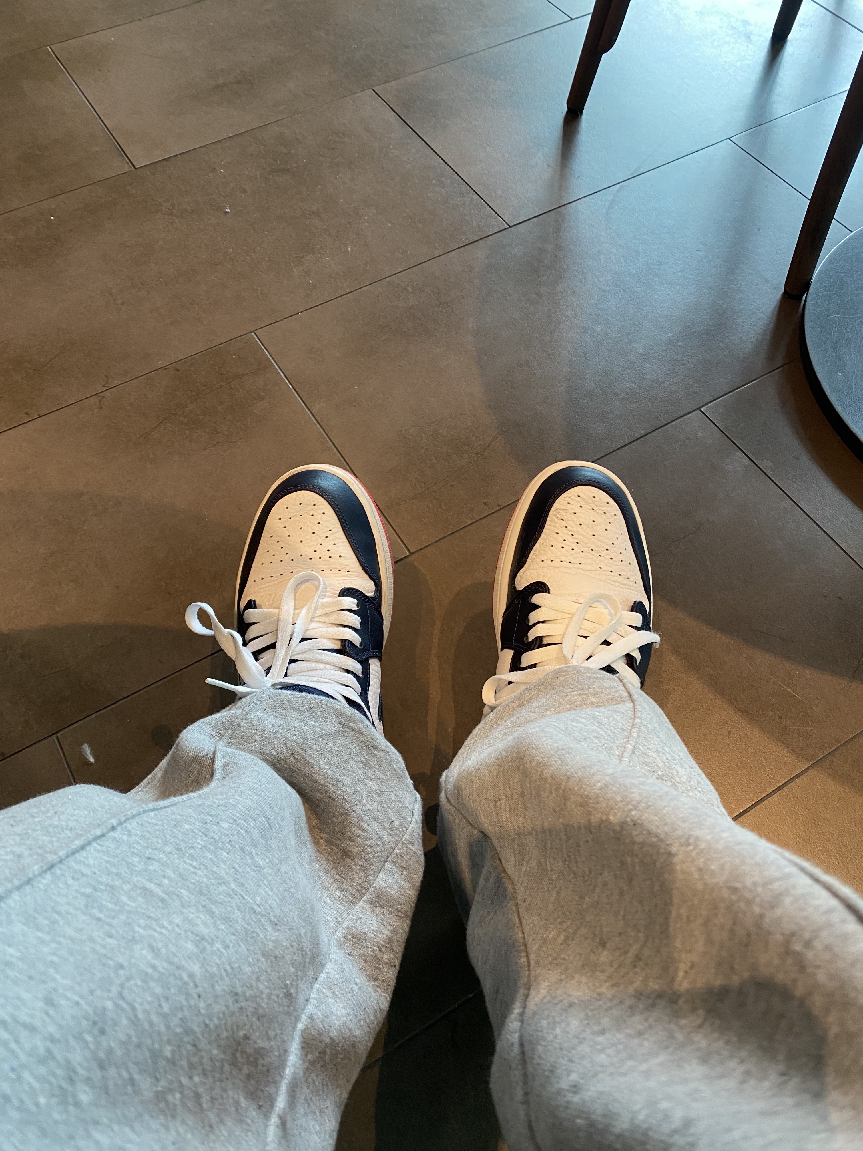 Jordan 1 Low Obsidian Ember Glow 착용 스타일