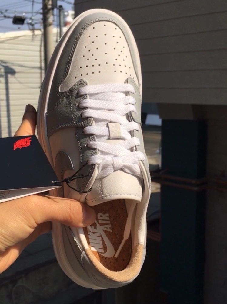 (W) Jordan 1 Elevate Low White and Wolf Grey 착용 스타일 - 1