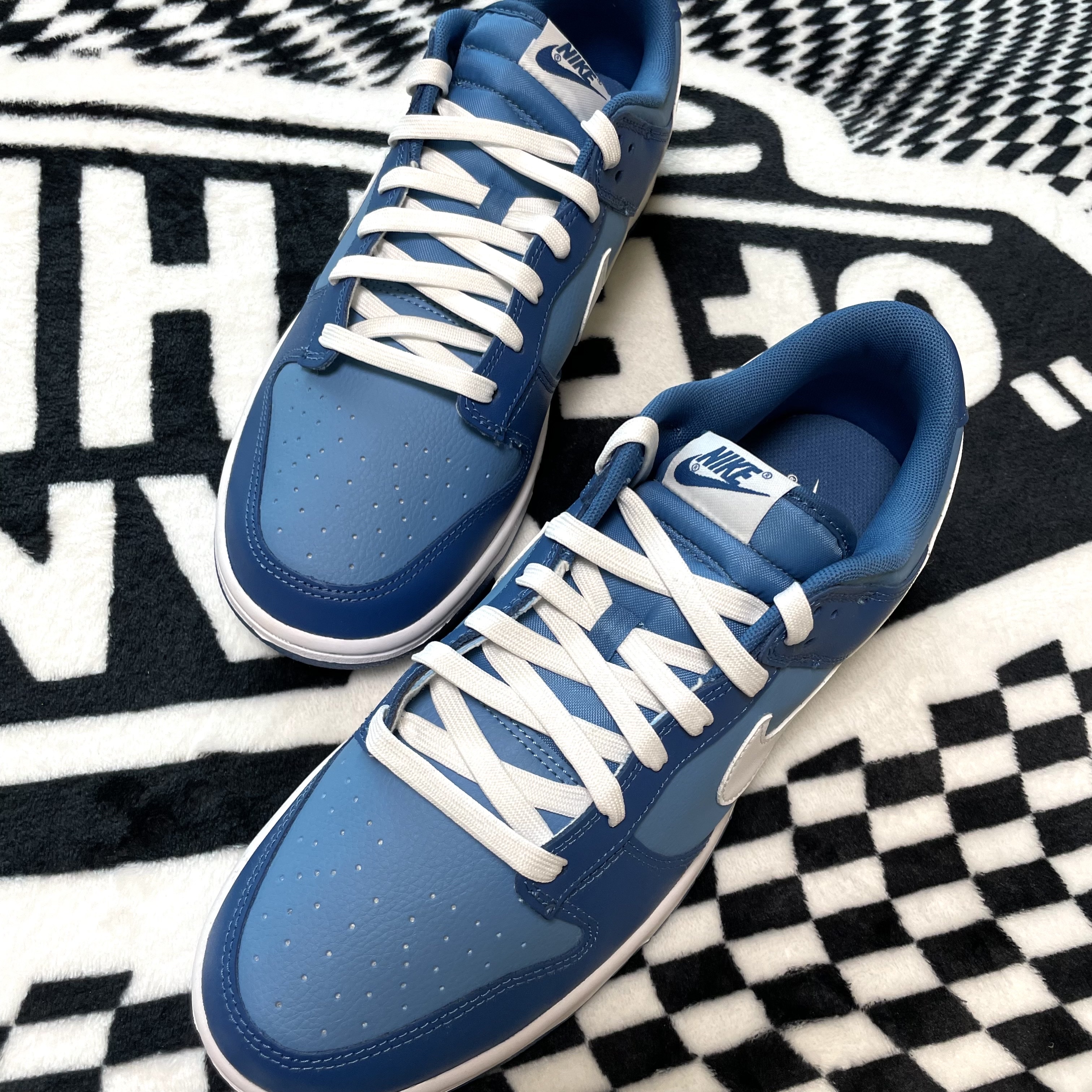 Nike Dunk Low Retro Dark Marina Blue 착용 스타일 - 2