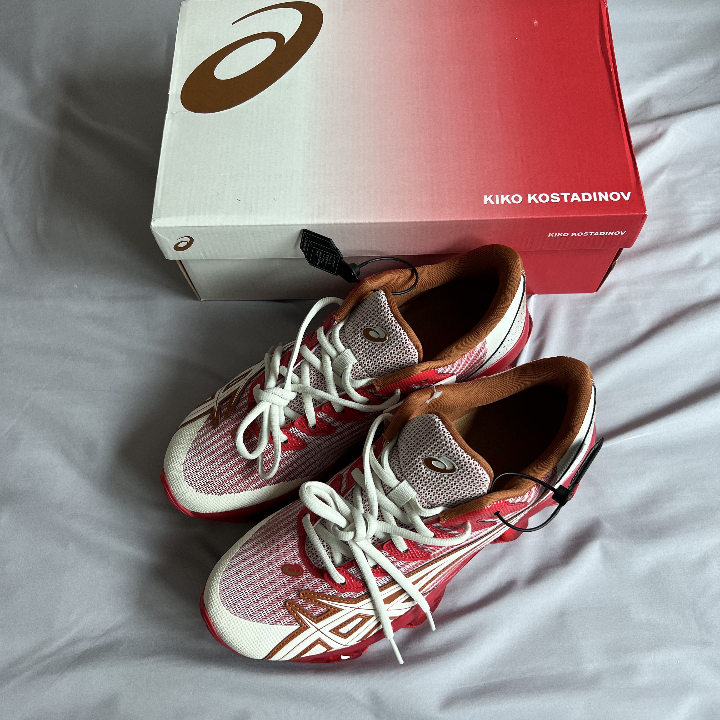 Asics x Kiko Kostadinov Gel-Quantum Levitrack Candy Apple Red 착용 스타일 - 3