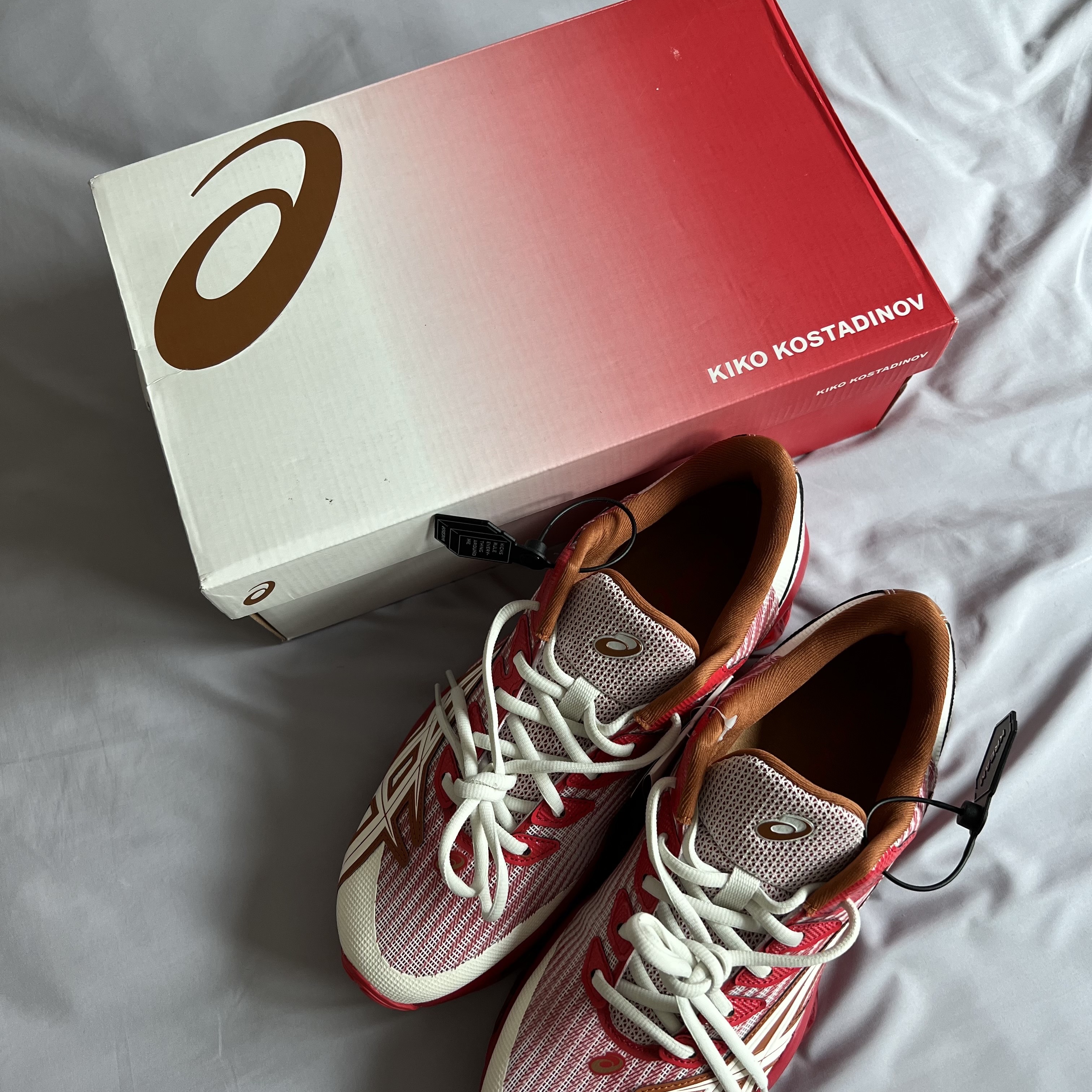 Asics x Kiko Kostadinov Gel-Quantum Levitrack Candy Apple Red 착용 스타일 - 2