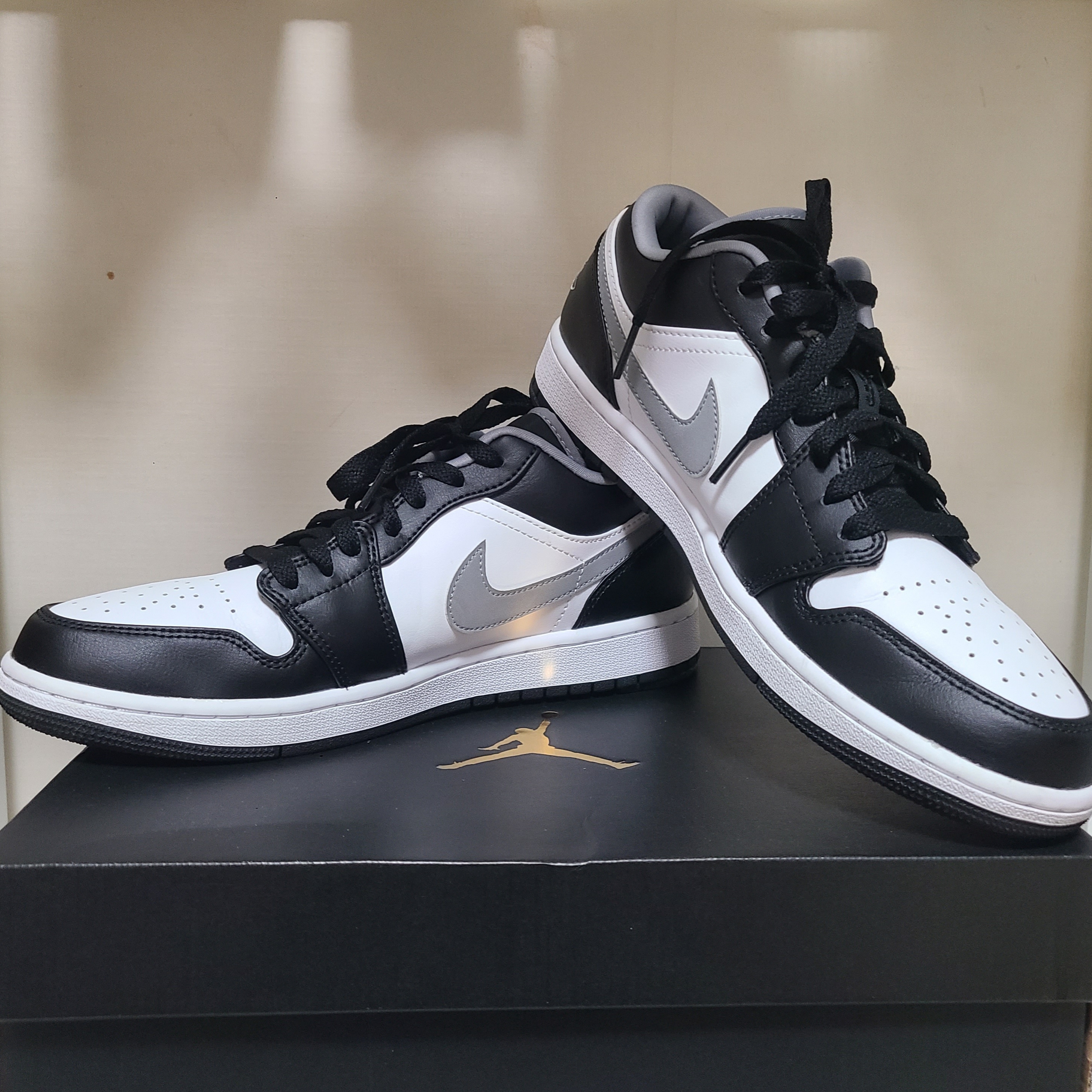 Jordan 1 Low Black Particle Grey 착용 스타일