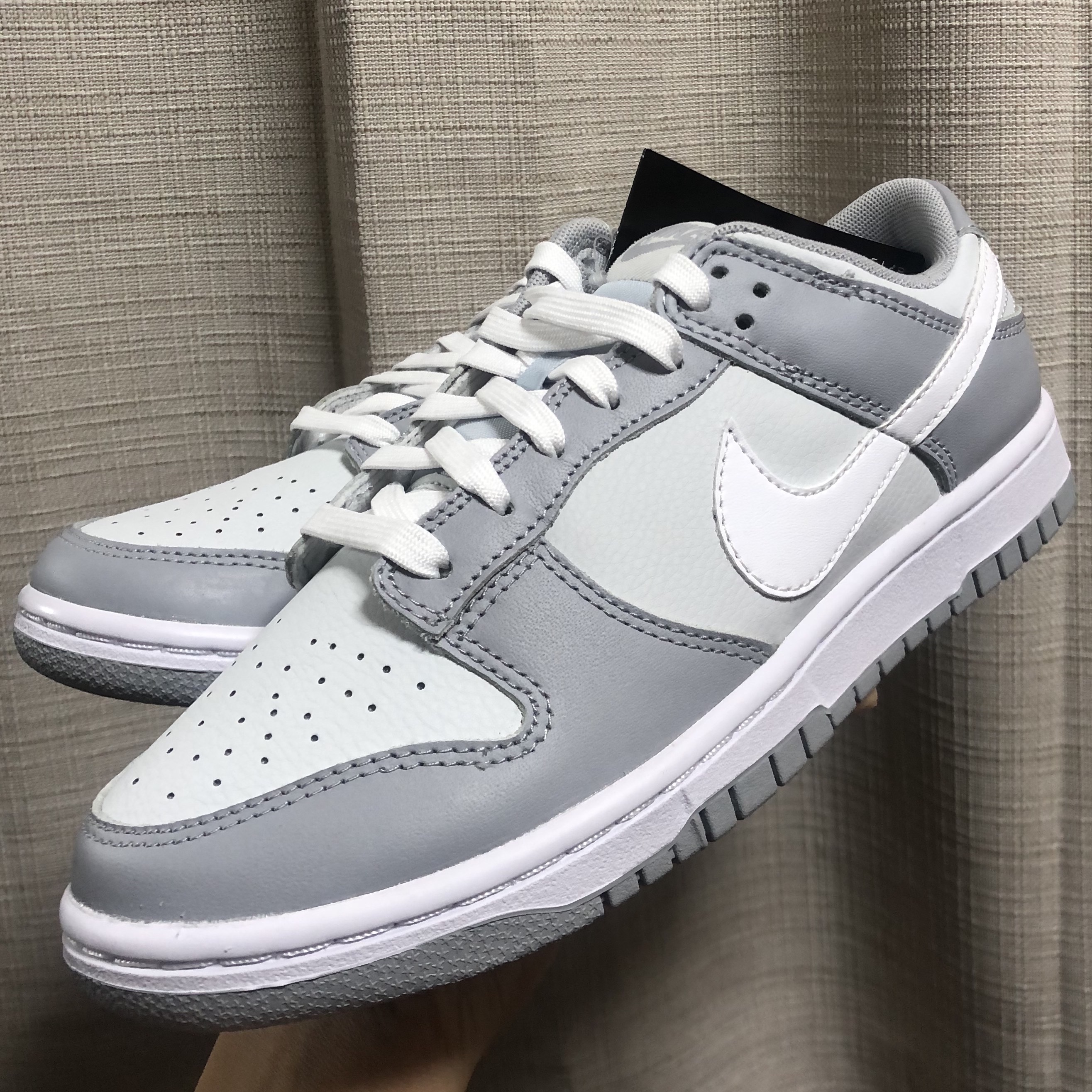 Nike Dunk Low Retro Wolf Grey 착용 스타일 - 3