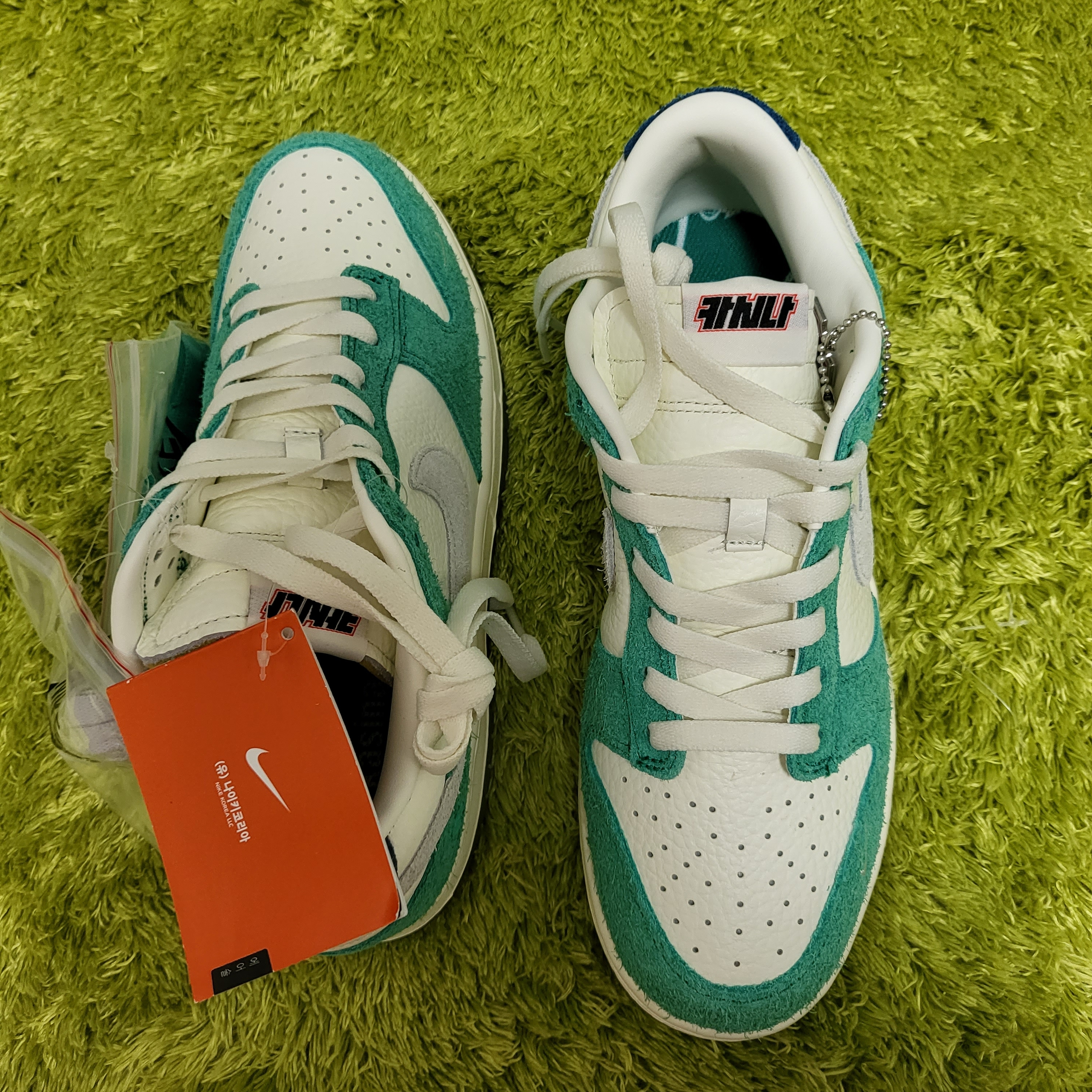 Nike x Kasina Dunk Low Road Sign - Kasina Exclusive 착용 스타일 - 1