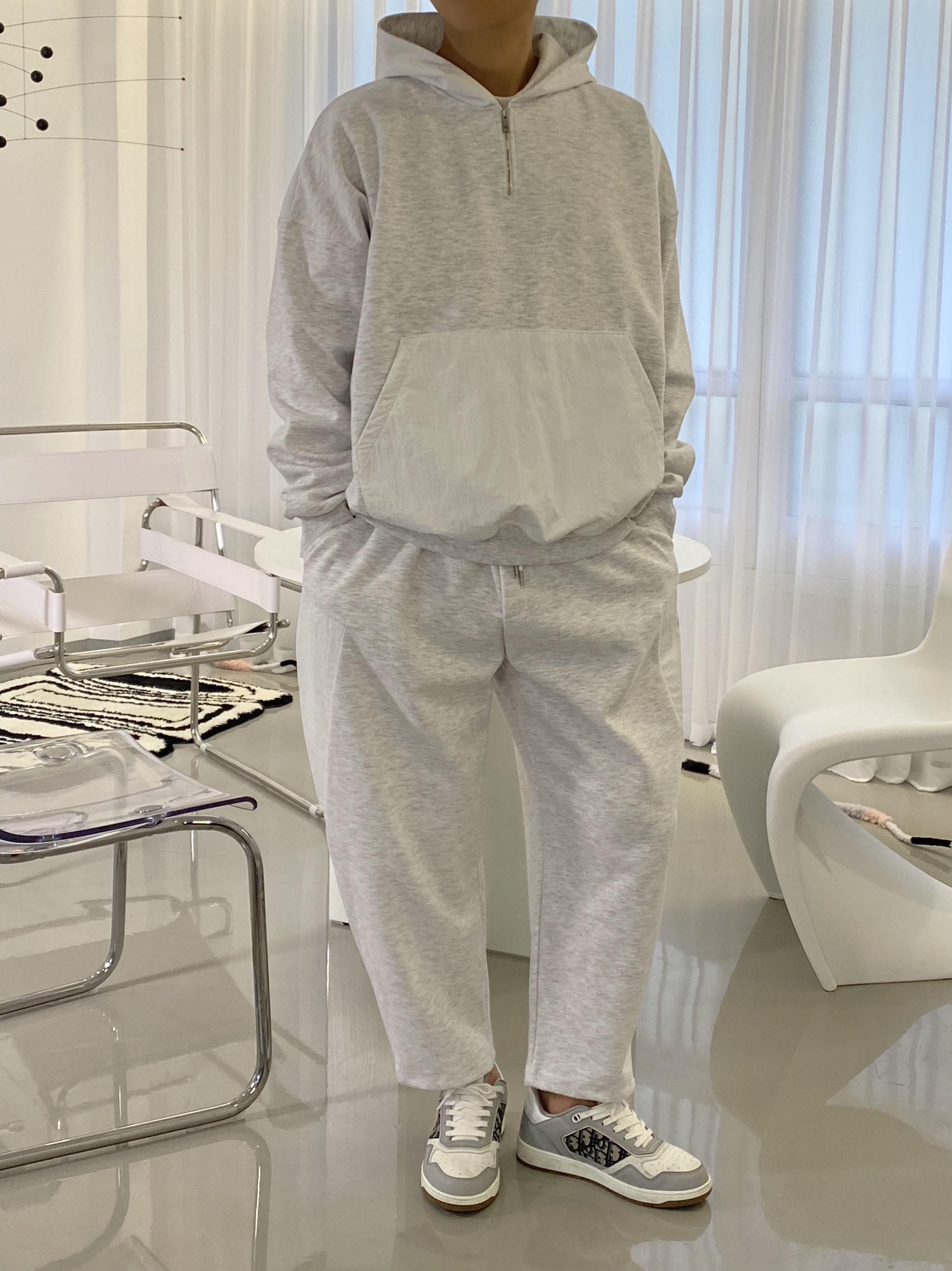 Dior B27 Low-Top Sneakers Gray 착용 스타일 - 1