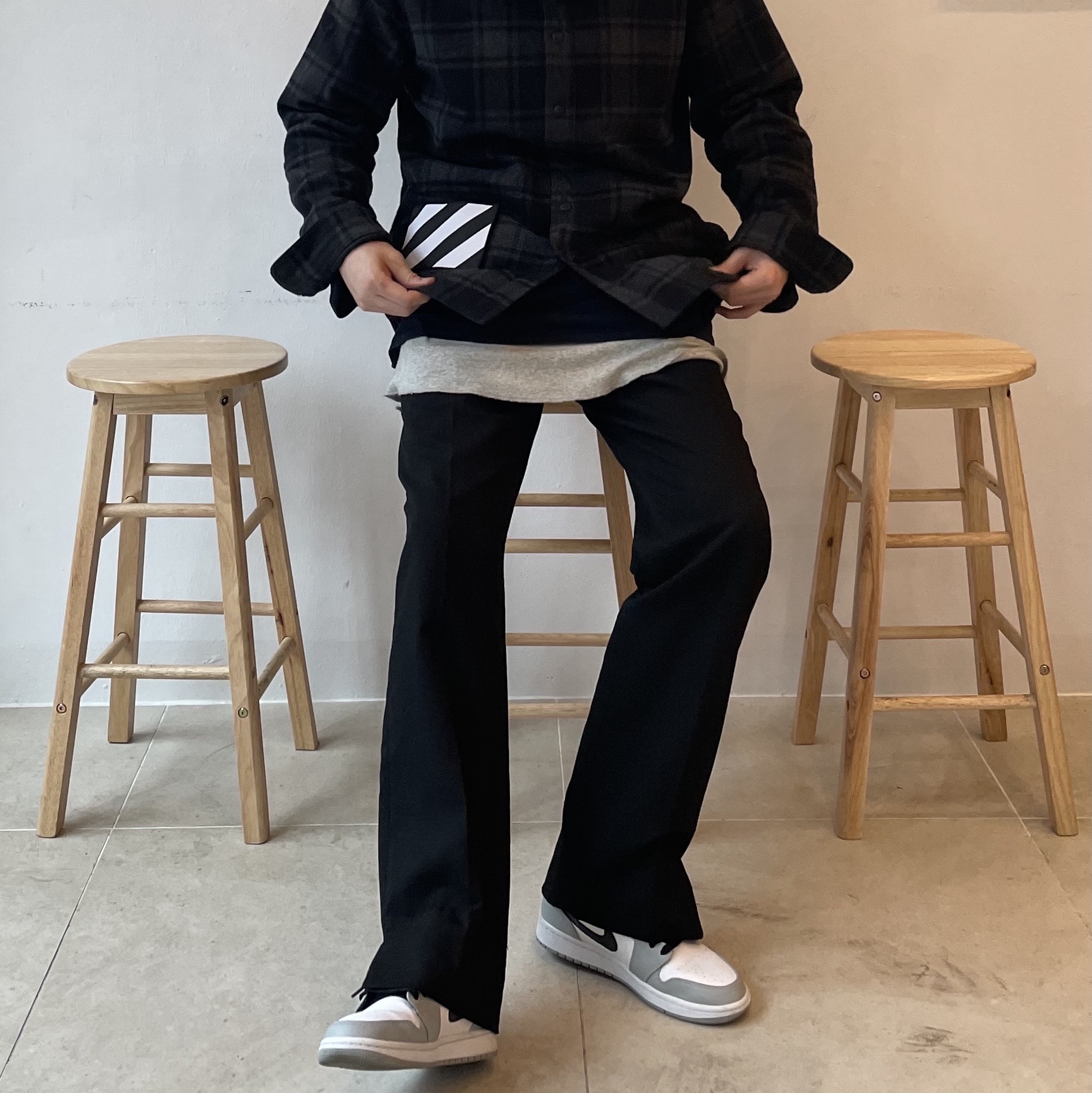 Jordan 1 Mid Light Smoke Grey 착용 스타일 - 2