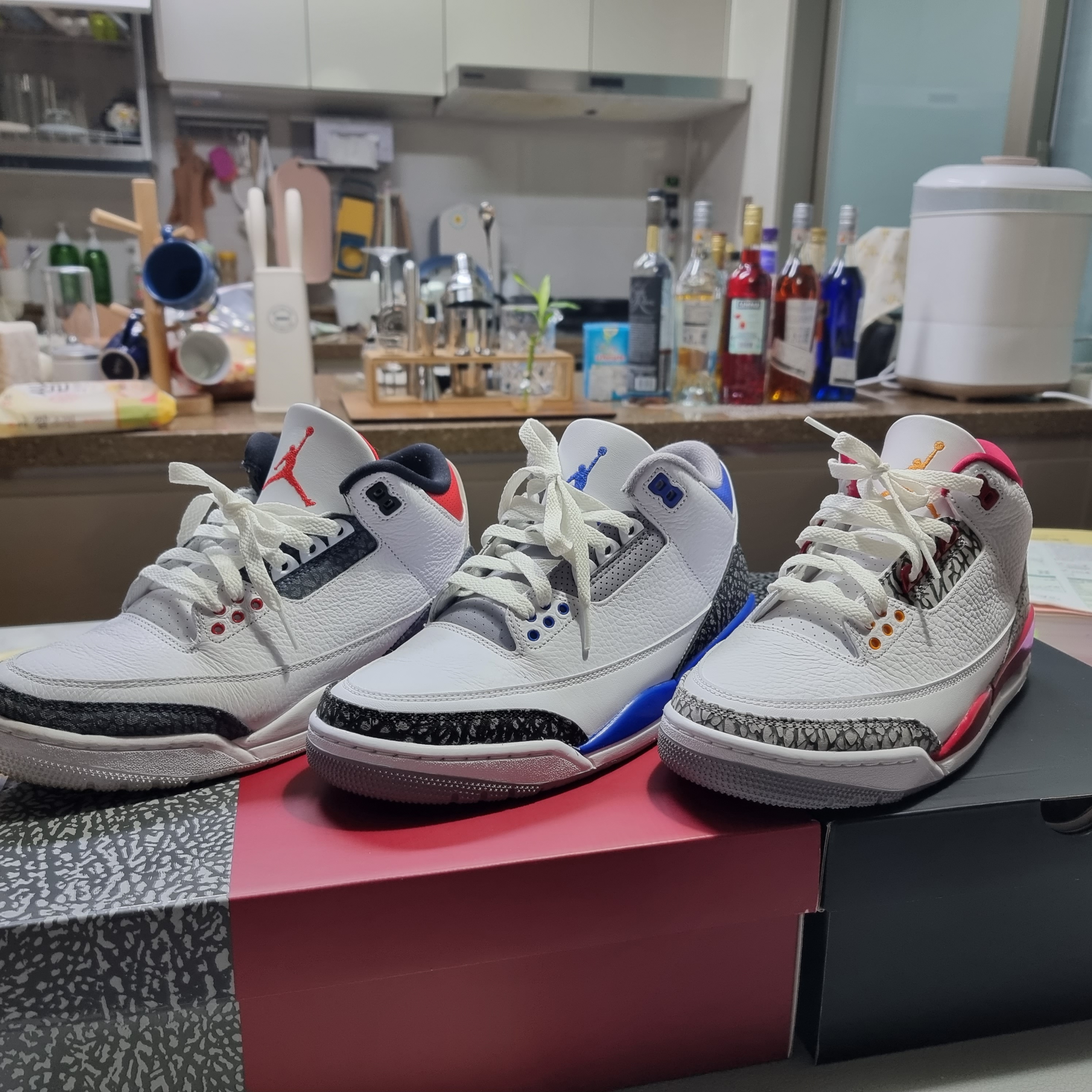 Jordan 3 Retro Cardinal Red, Jordan 3 Retro Racer Blue 착용 스타일 - 1