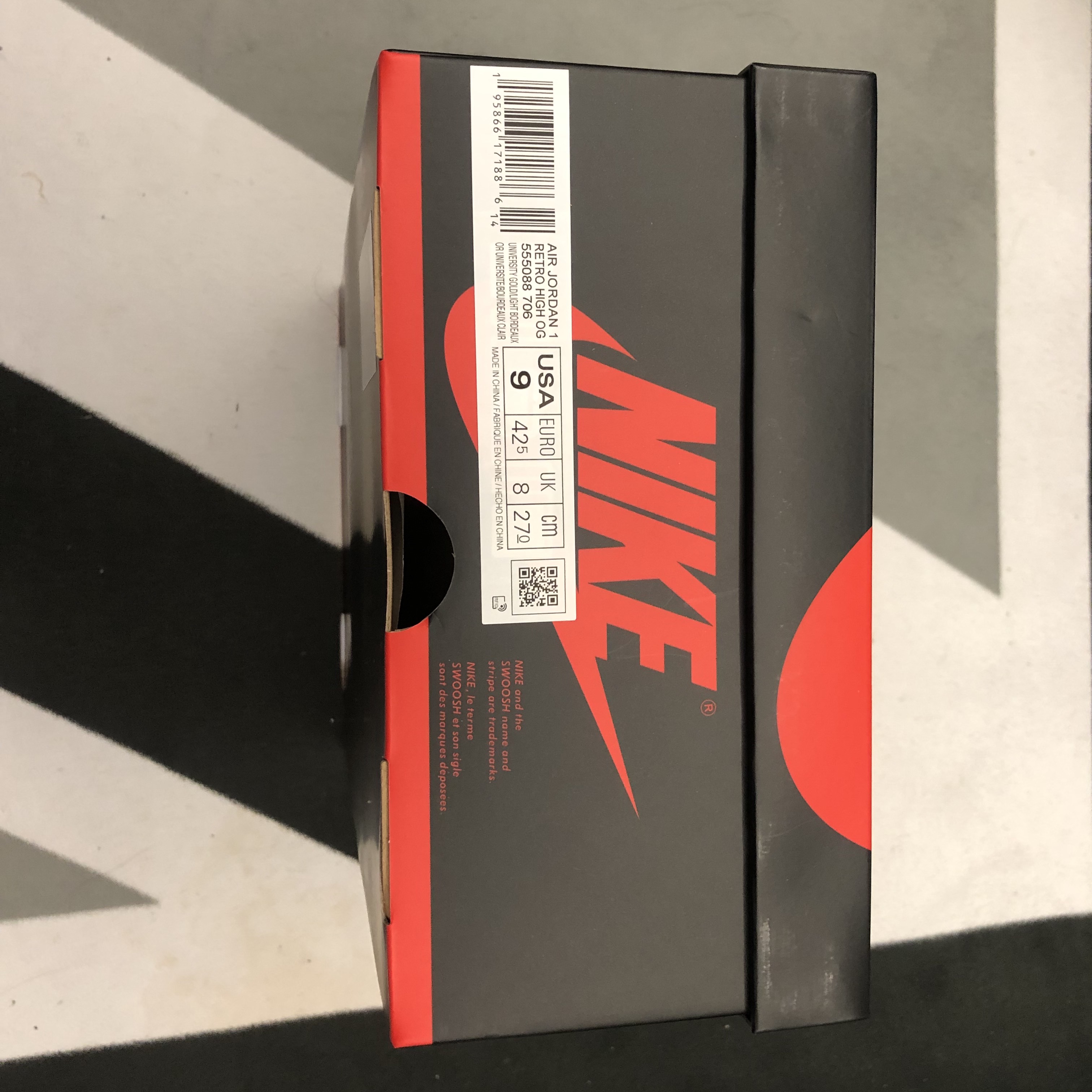 Jordan 1 Retro High OG University Gold Light Bordeaux 착용 스타일 - 2