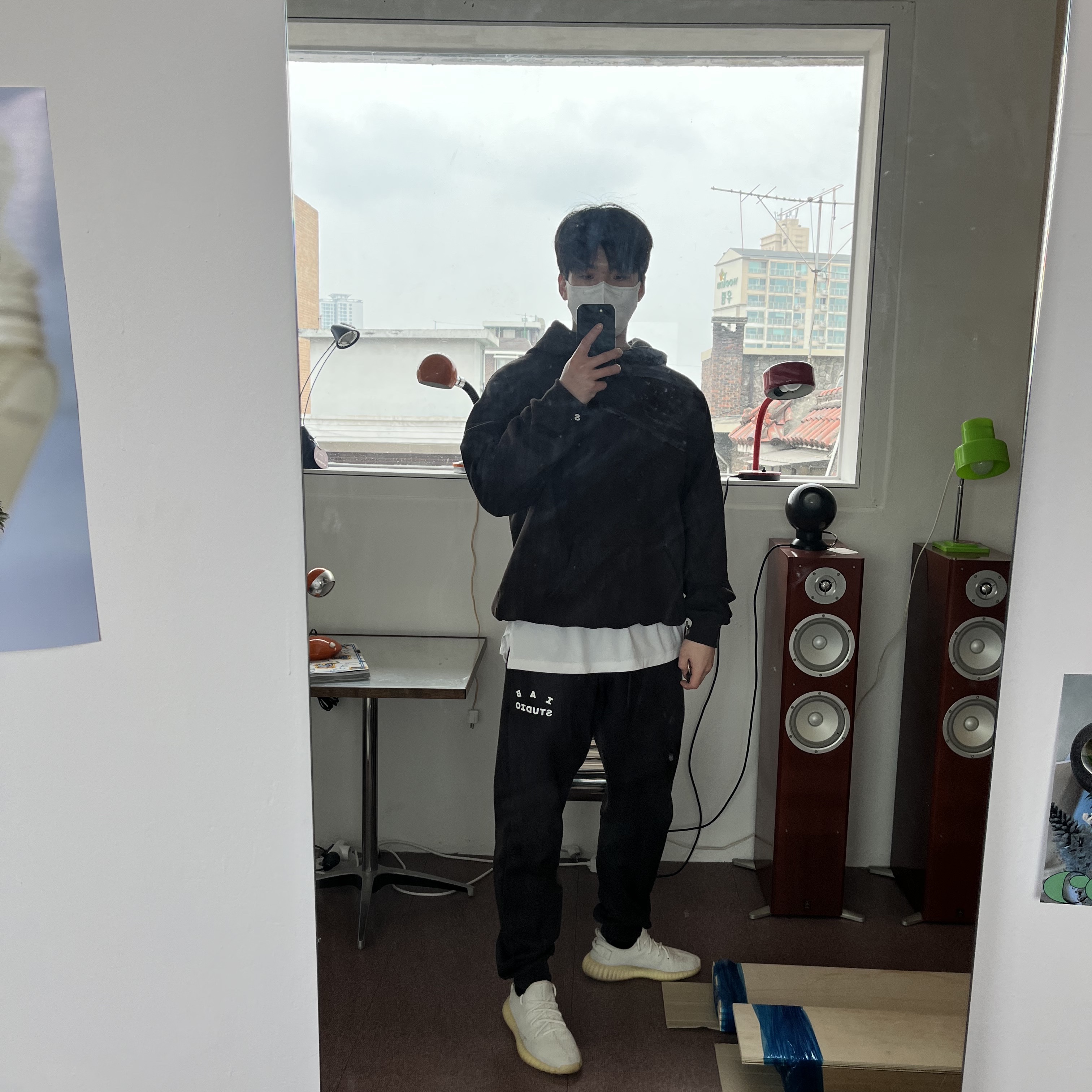 IAB Studio Hoodie Brown, IAB Studio Sweatpants Brown 착용 스타일