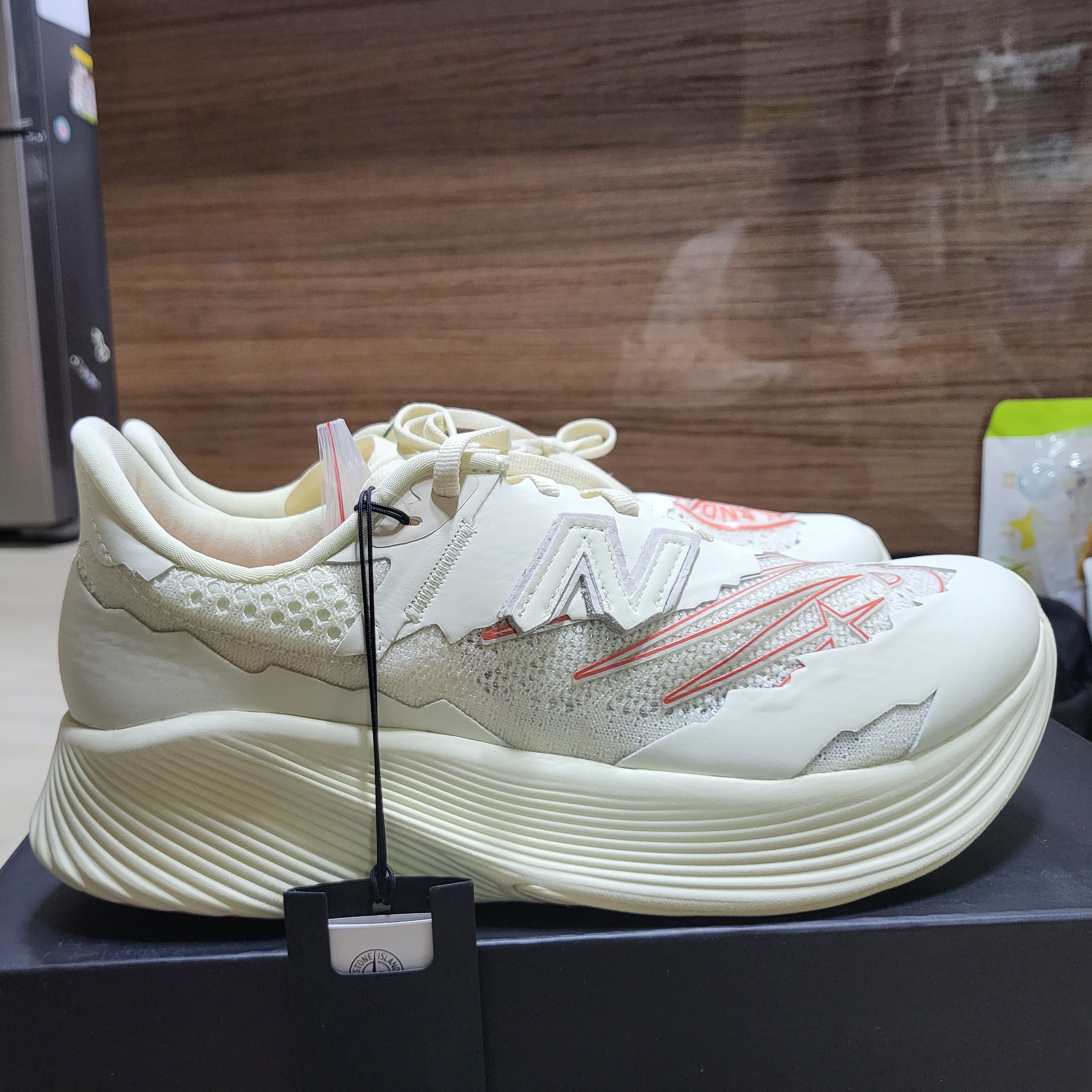 New Balance x Stone Island x Tokyo Design Studio FuelCell RC Elite v2 착용 스타일 - 1